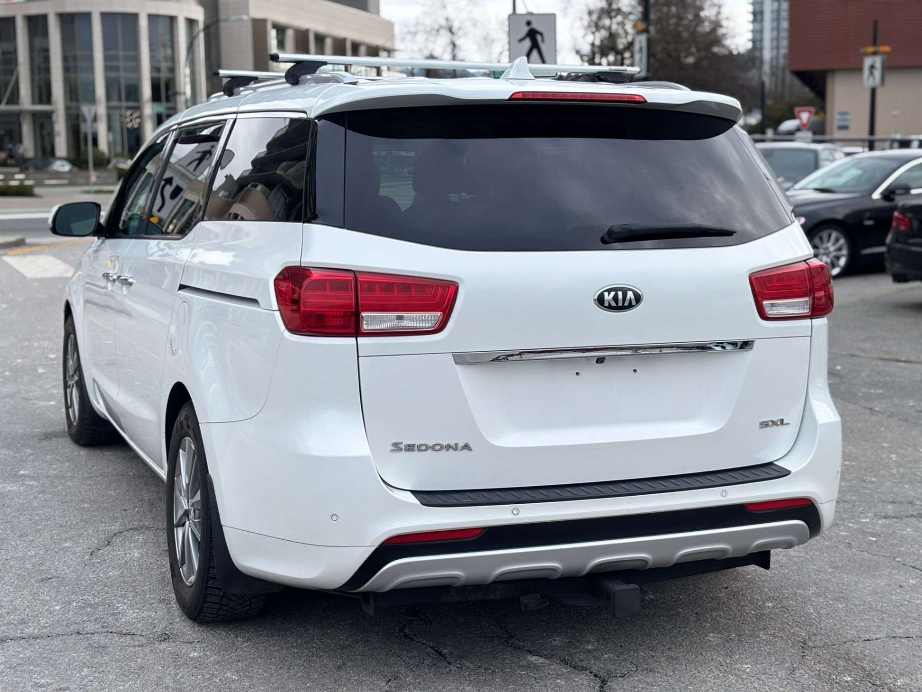 /canwestautoinc/2017-Kia-Sedona-35728969168105085.jpg