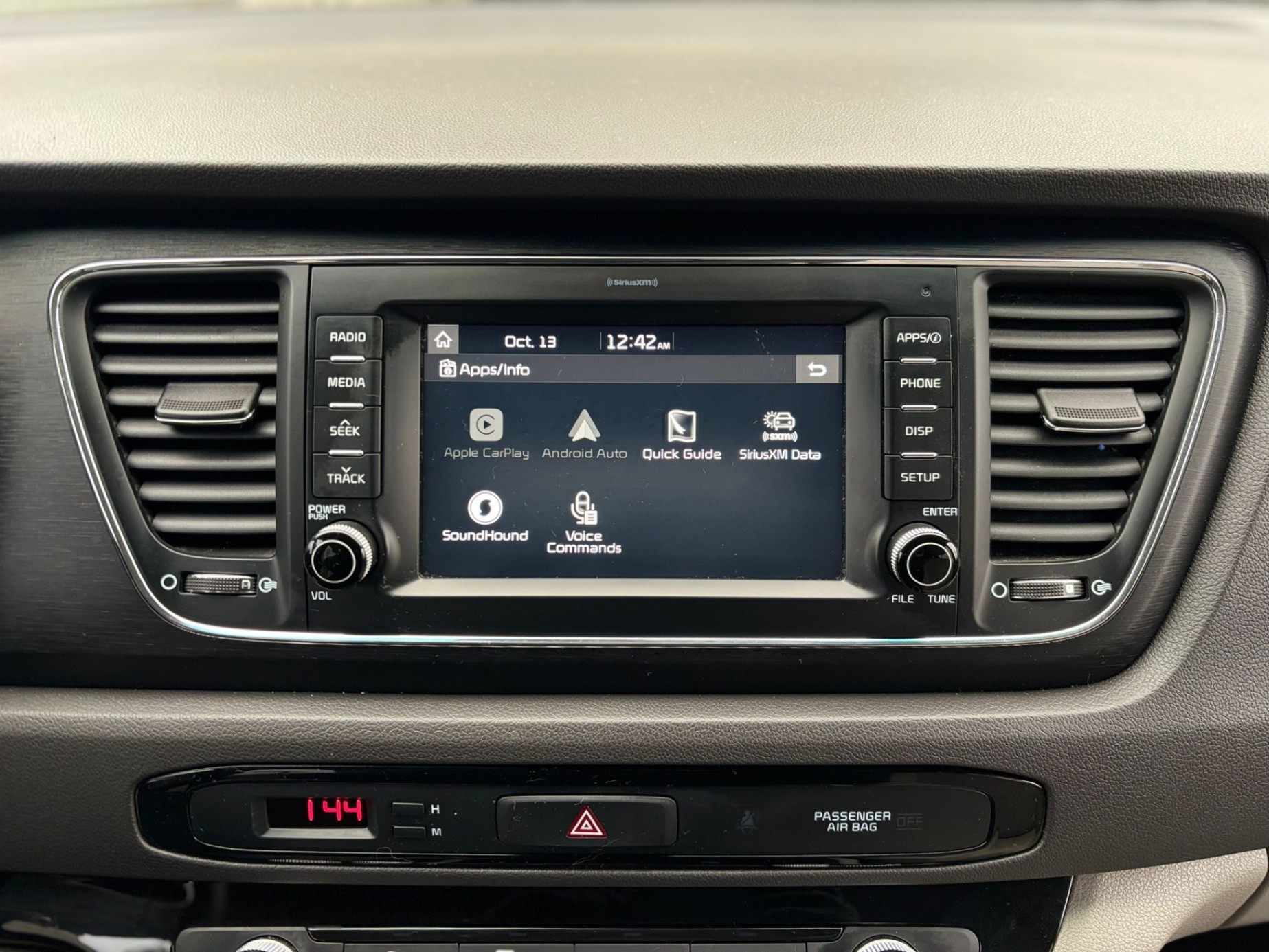 /canwestautoinc/2017-Kia-Sedona-48326929402837493.jpg