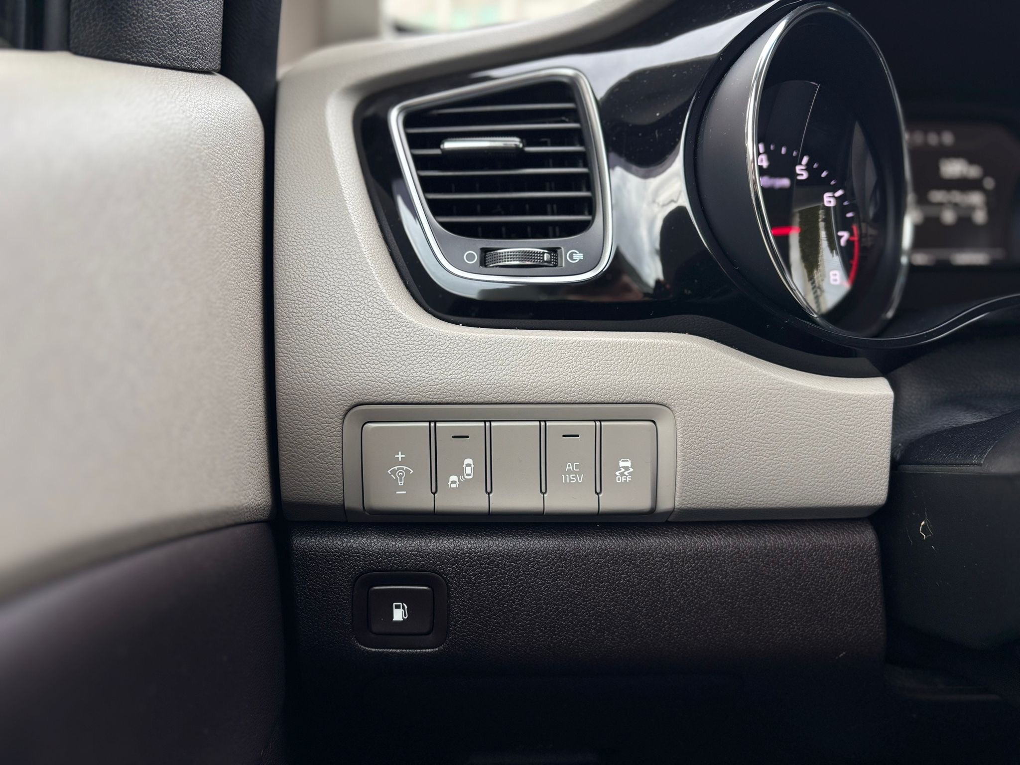 /canwestautoinc/2017-Kia-Sedona-7887020510377023.jpg