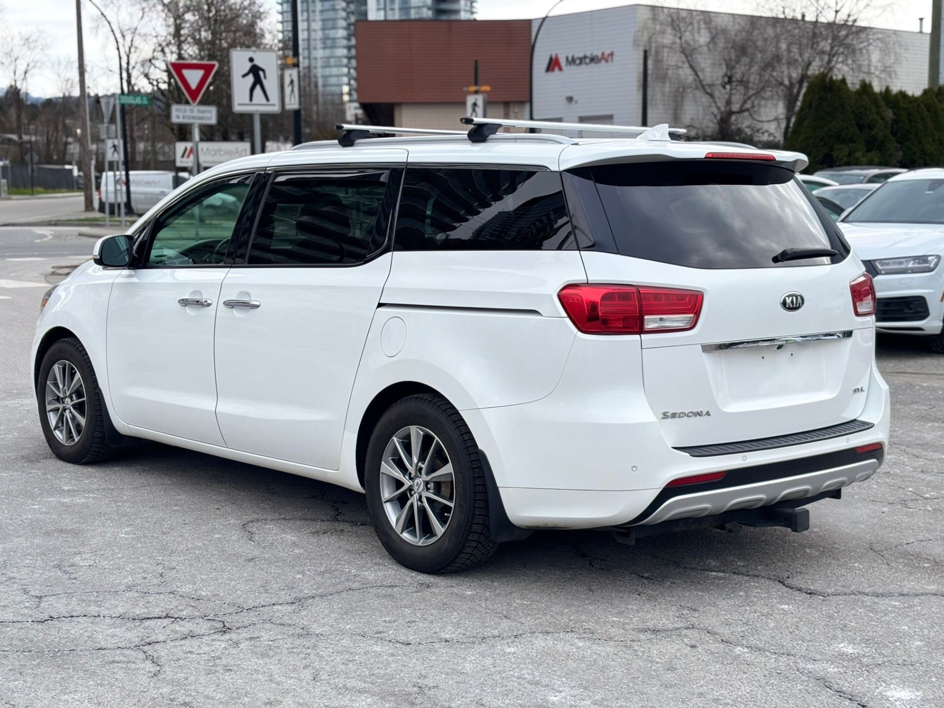/canwestautoinc/2017-Kia-Sedona-9079089137930914.jpg