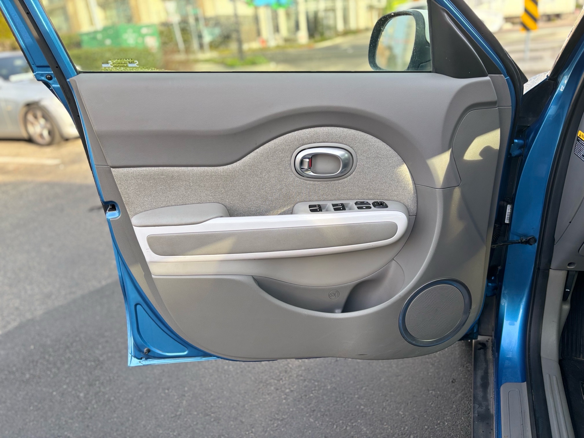 /canwestautoinc/2017-Kia-SoulEV-350089331601829.jpg