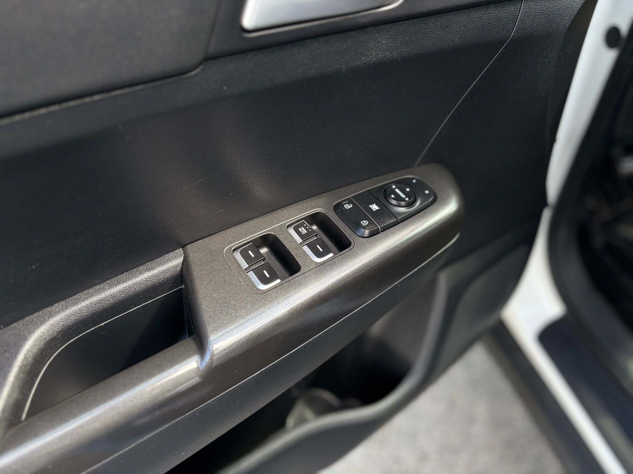 /canwestautoinc/2017-Kia-Sportage-607975855322028.jpg