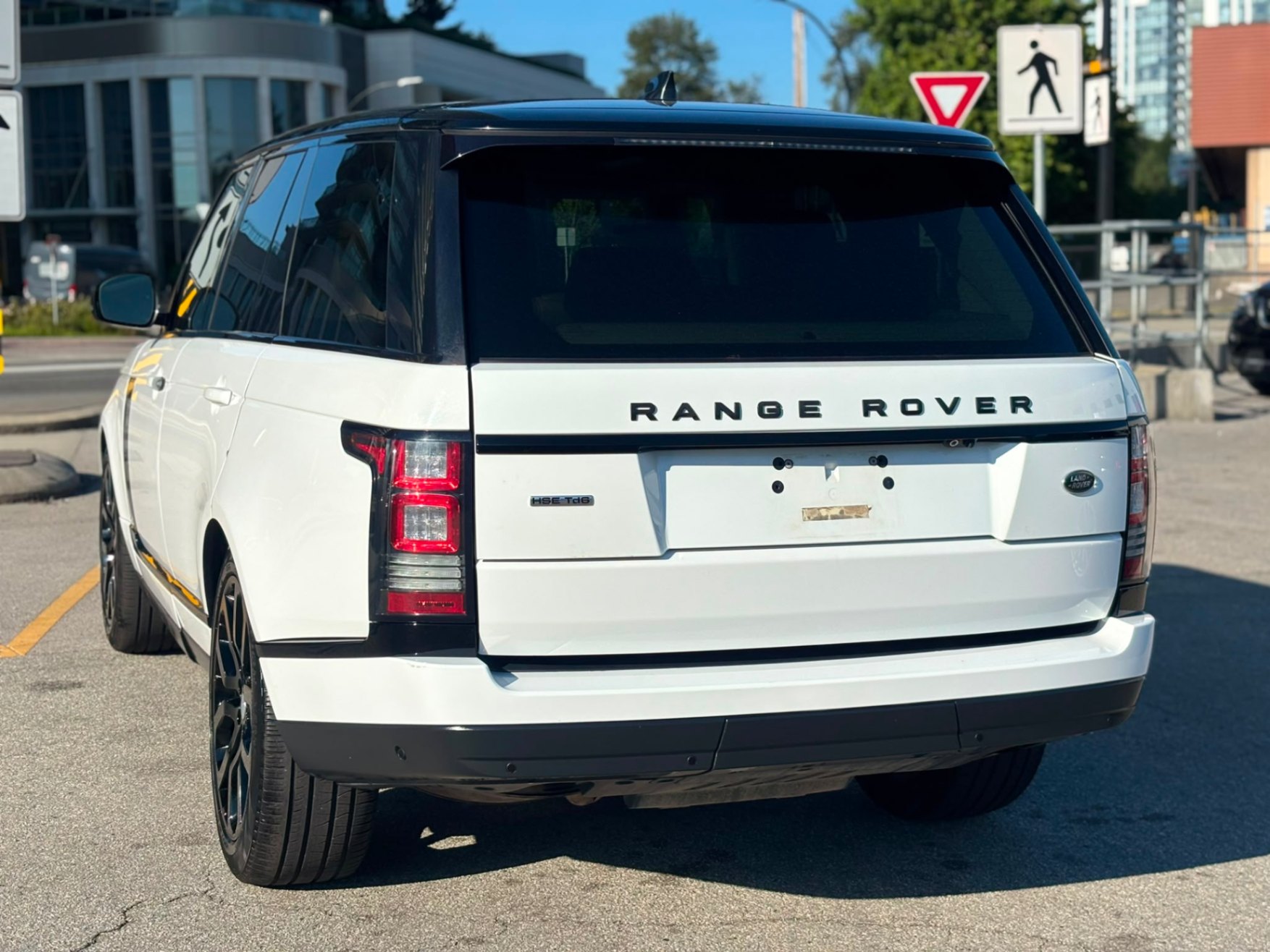 /canwestautoinc/2017-LandRover-RangeRover-41258607934432634.jpg