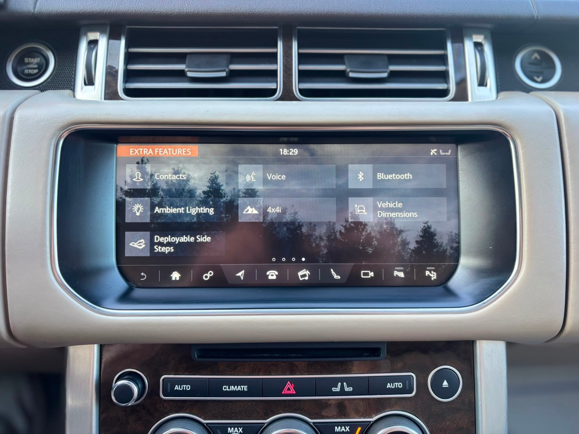/canwestautoinc/2017-LandRover-RangeRover-8415865747732825.jpg