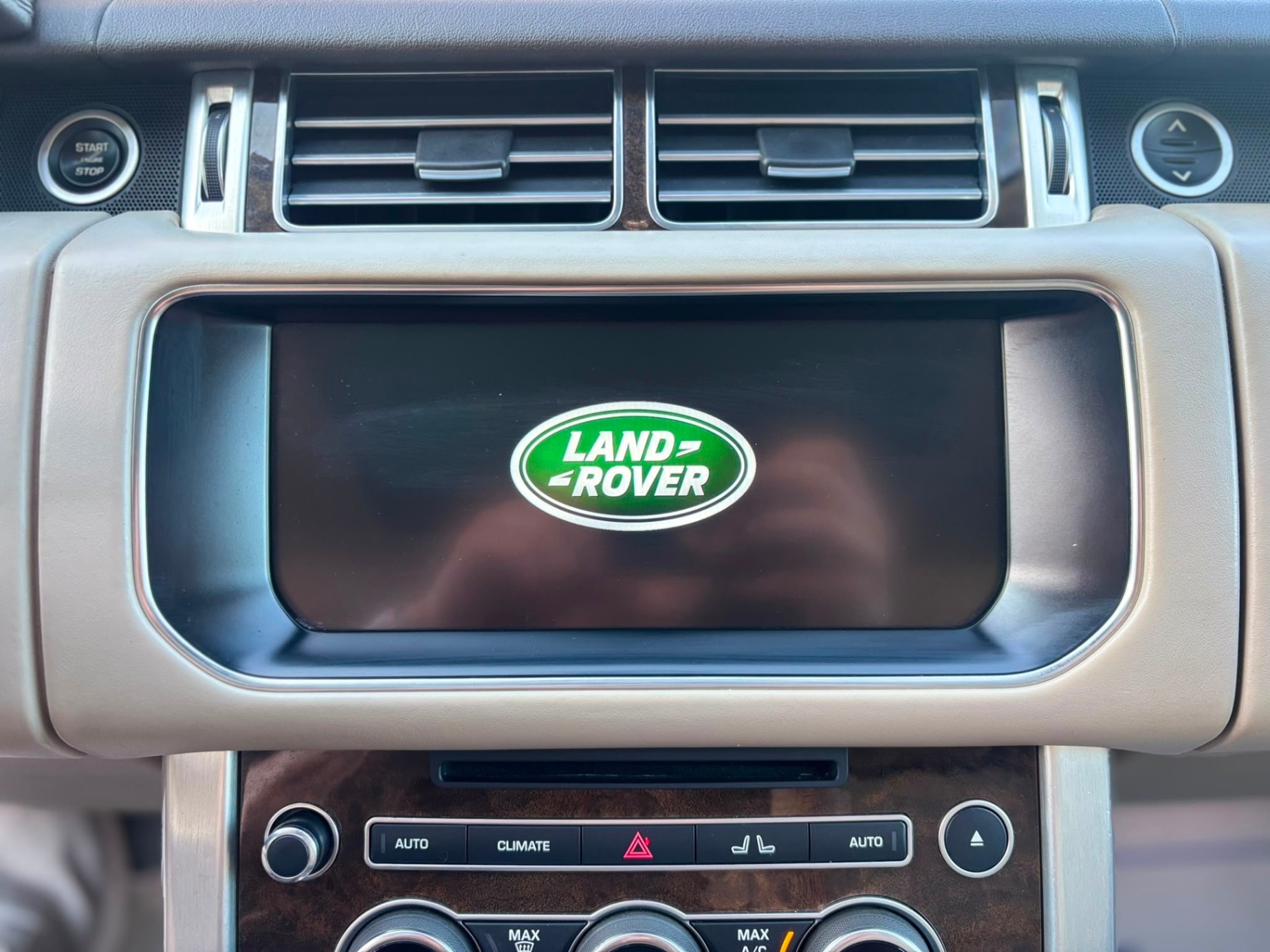 /canwestautoinc/2017-LandRover-RangeRover-9275724423186855.jpg