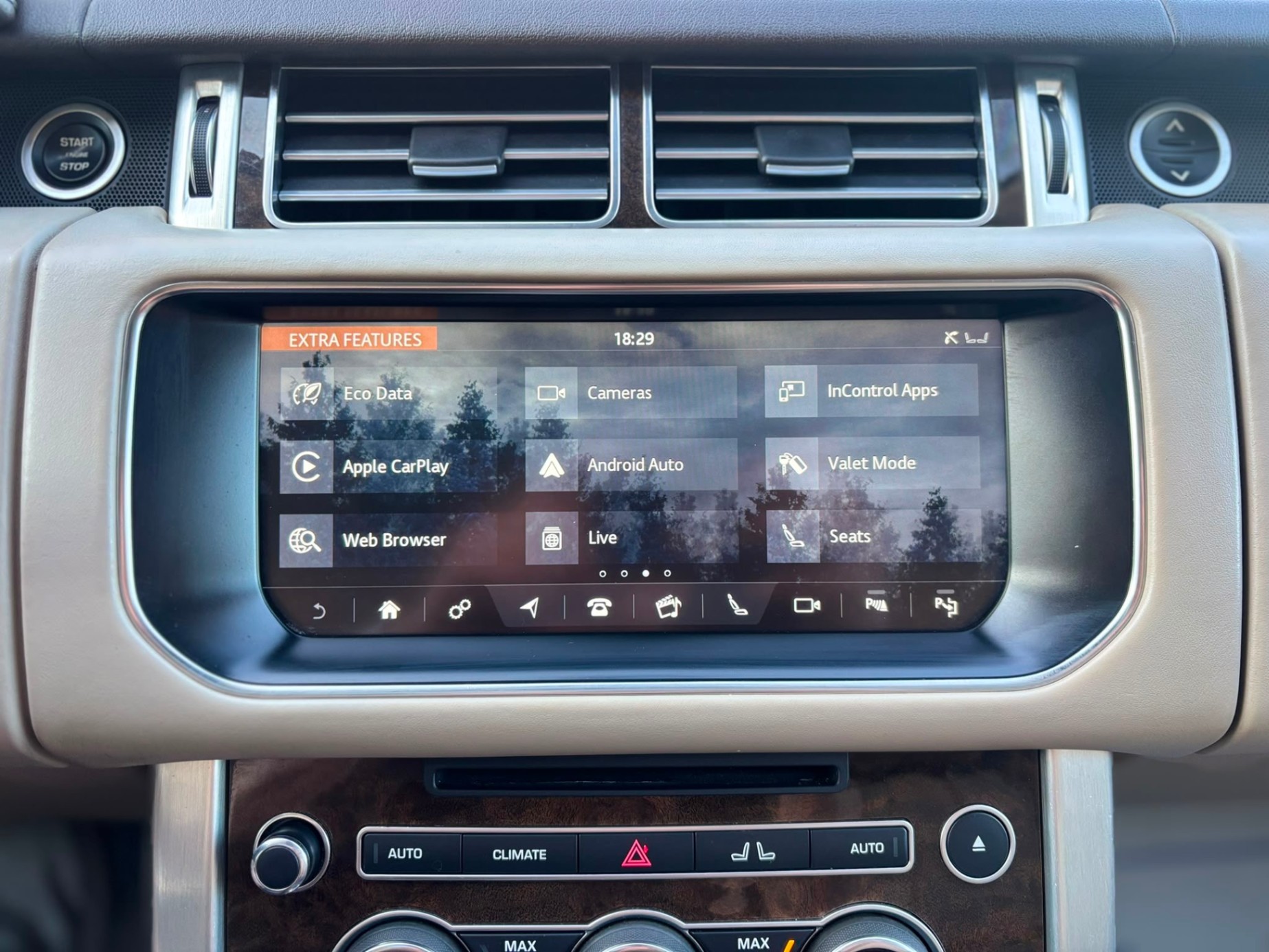 /canwestautoinc/2017-LandRover-RangeRover-9434246463343037.jpg