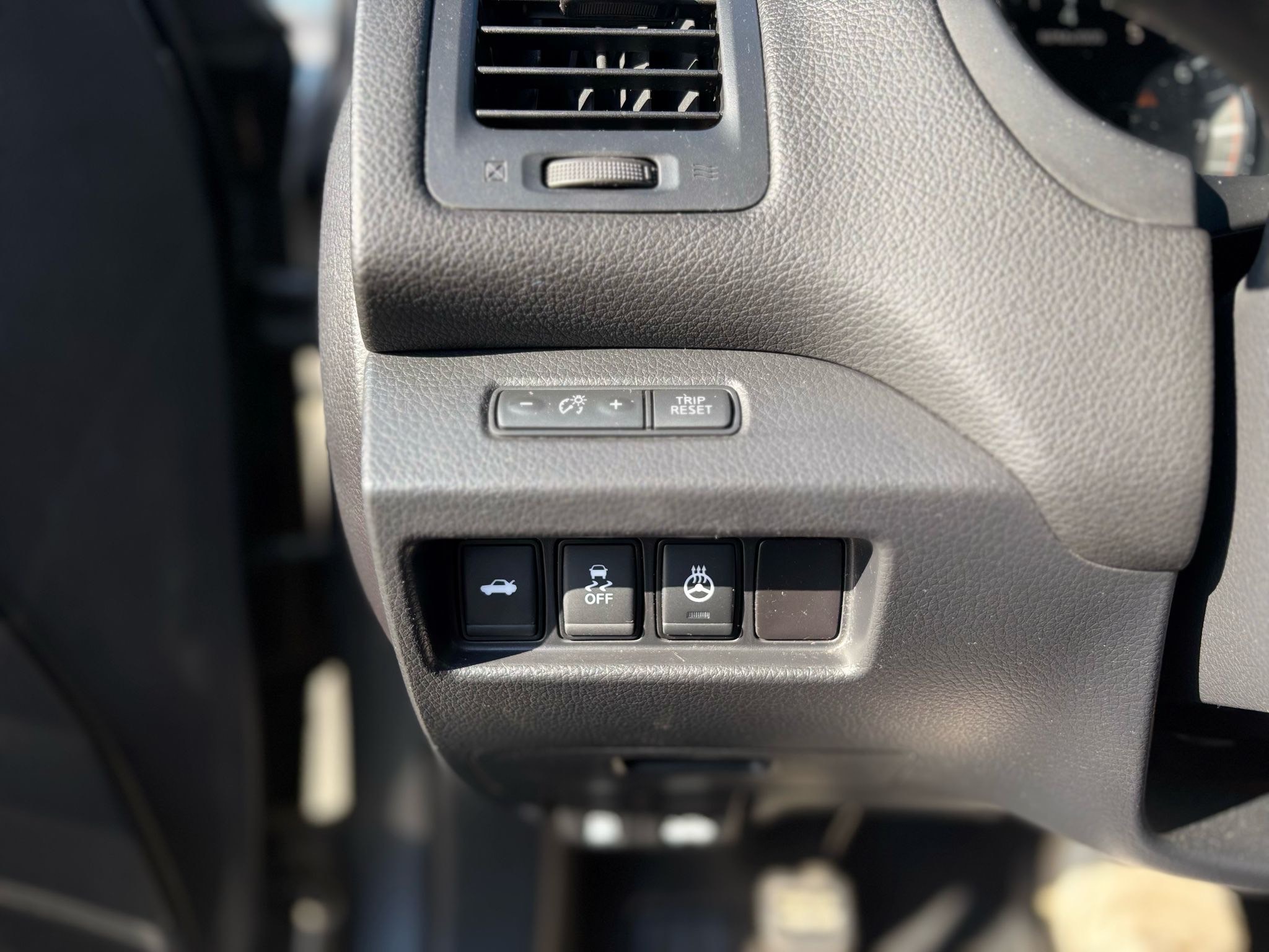 /canwestautoinc/2017-Nissan-Altima-5038565343800718.jpg