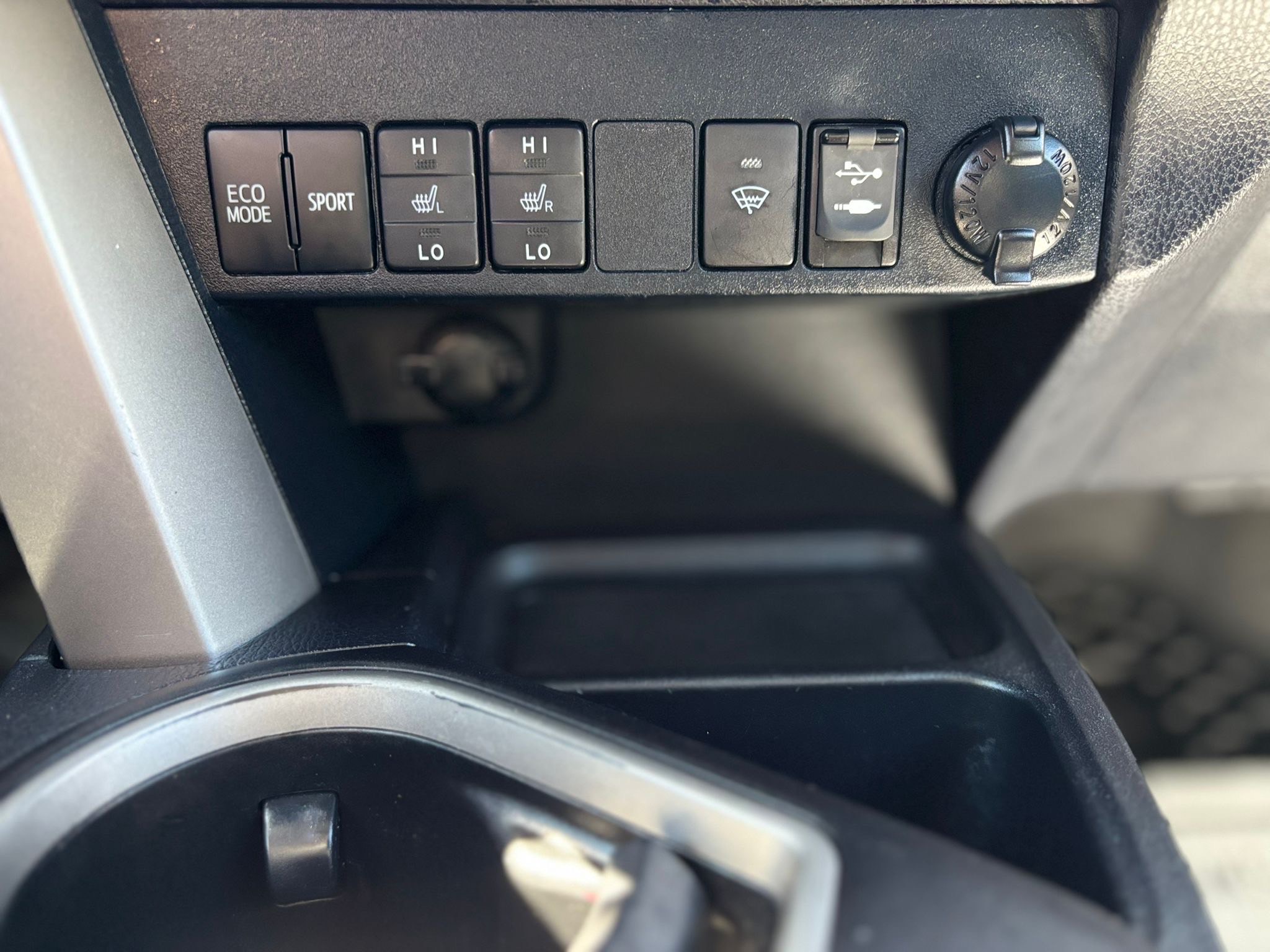 /canwestautoinc/2017-Toyota-RAV4-23200358306801228.jpg