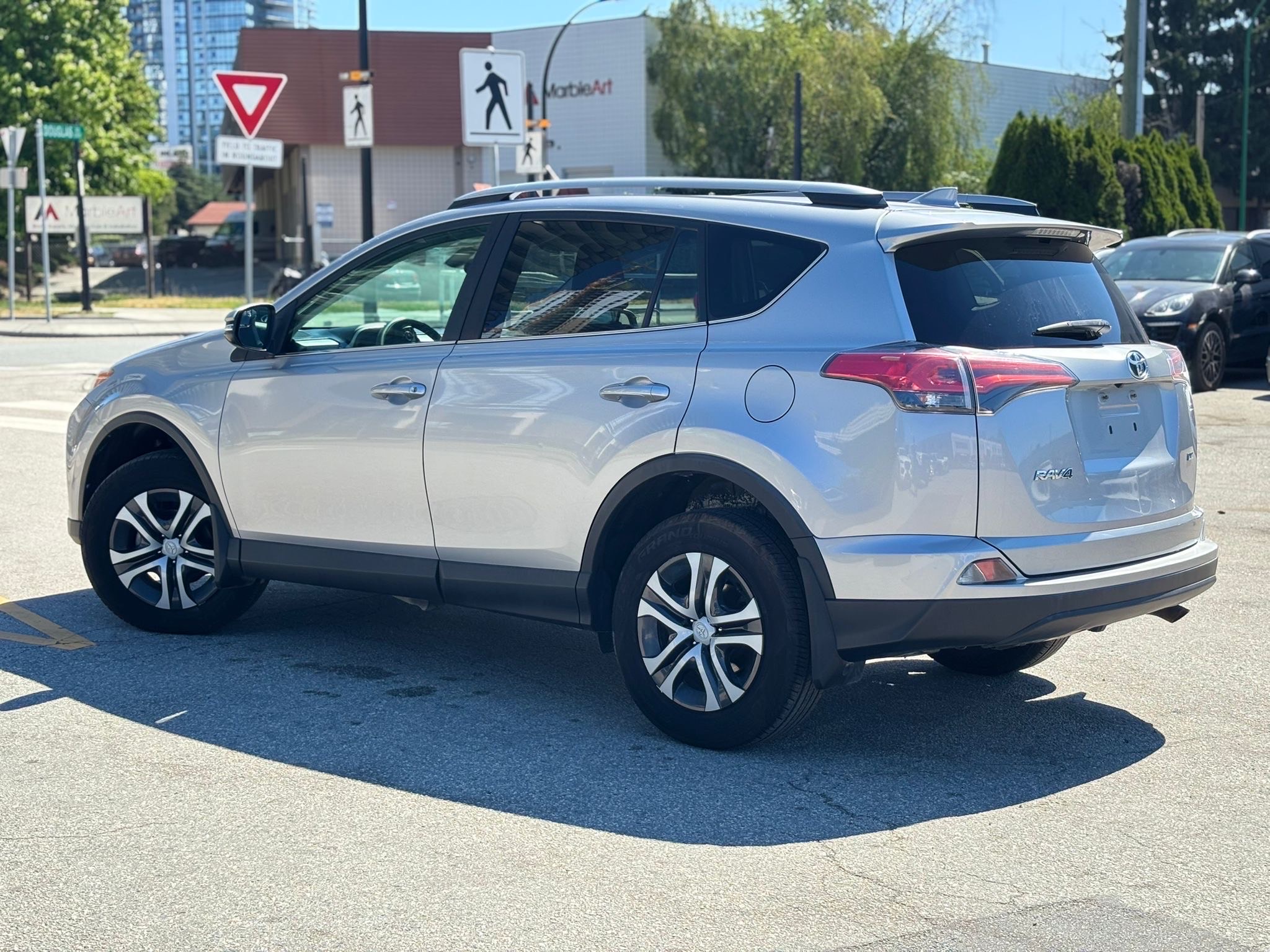 /canwestautoinc/2017-Toyota-RAV4-5150129370341114.jpg