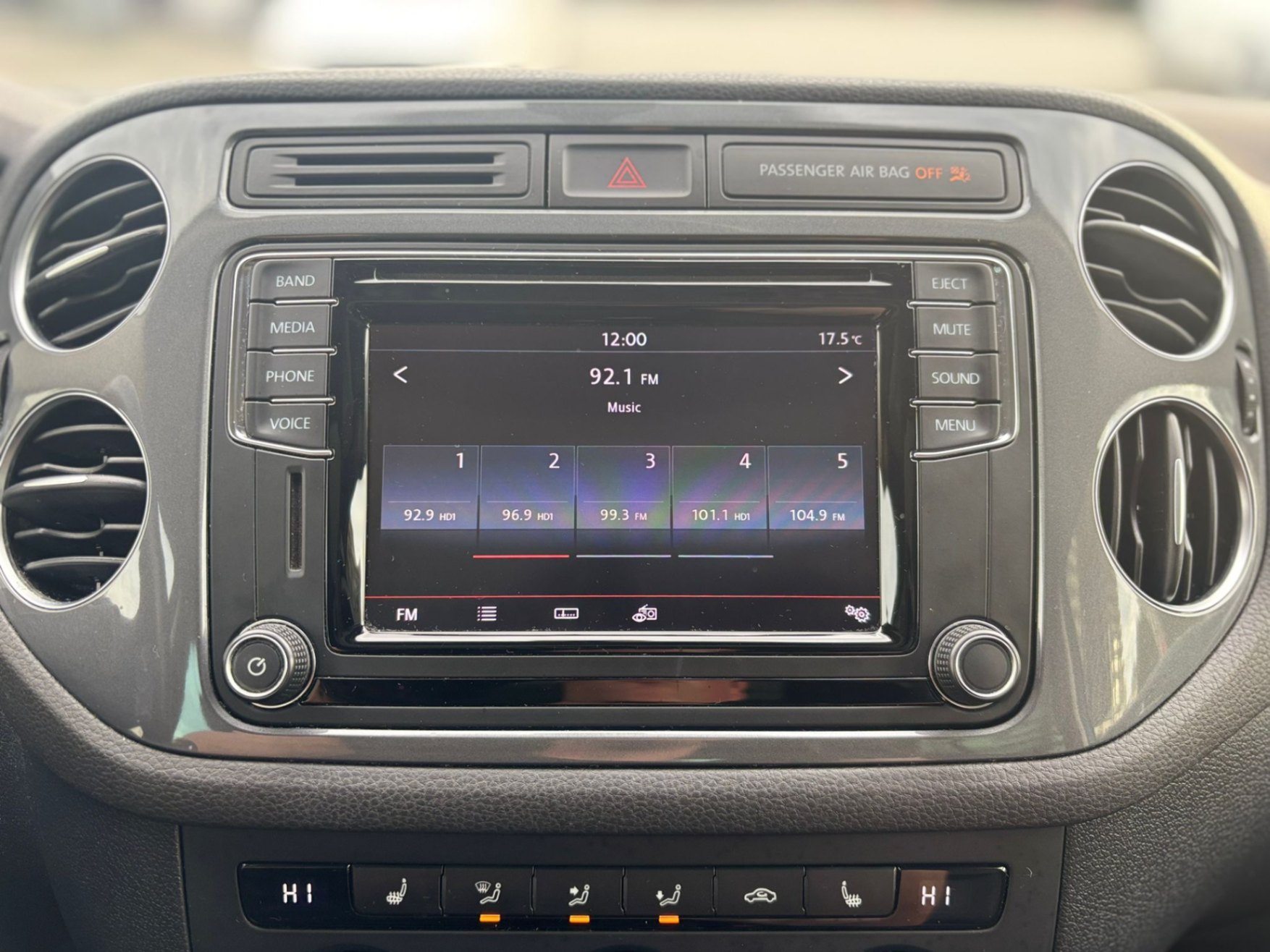 /canwestautoinc/2017-Volkswagen-Tiguan-24690167785601957.jpg