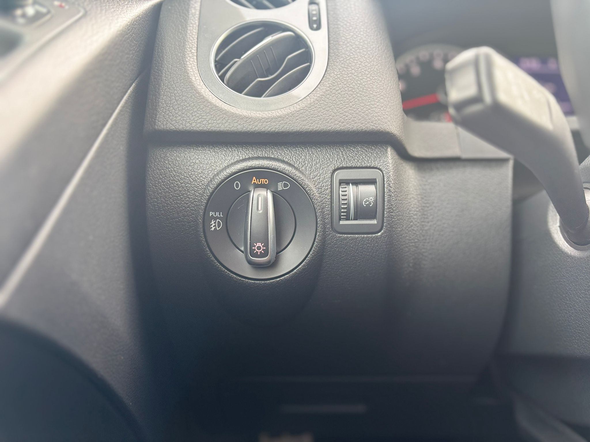 /canwestautoinc/2017-Volkswagen-Tiguan-6436099496606584.jpg