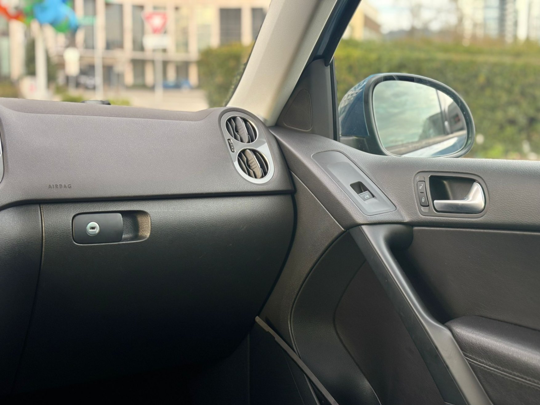/canwestautoinc/2017-Volkswagen-Tiguan-9710746923832048.jpg