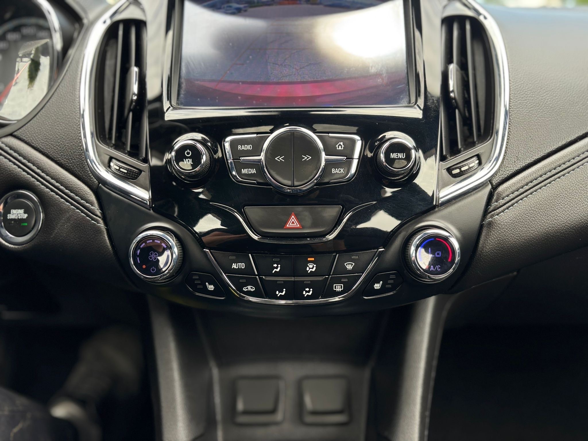 /canwestautoinc/2018-Chevrolet-Cruze-35113502003311714.jpg