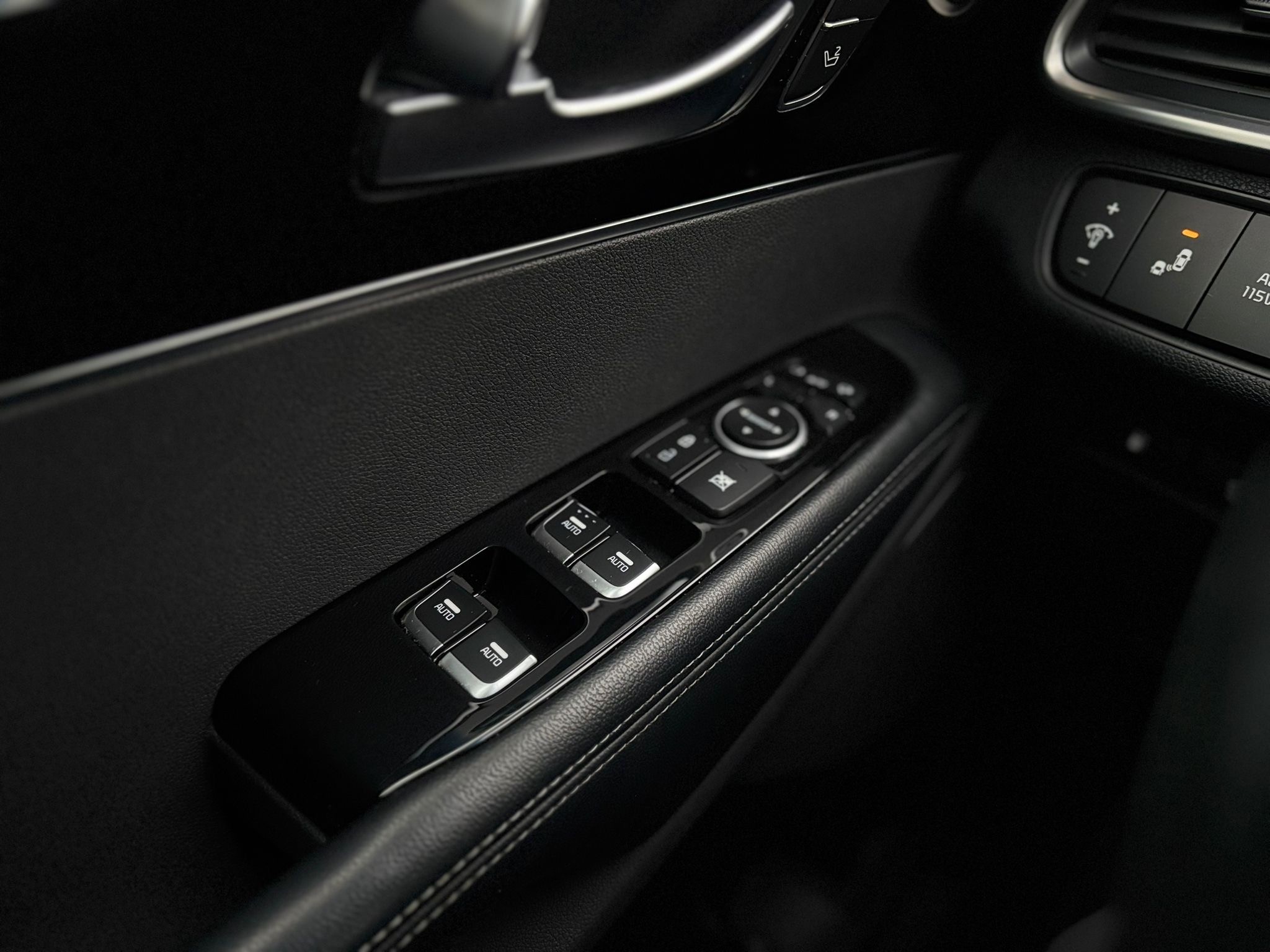 /canwestautoinc/2018-Kia-Sorento-10232818002455235.jpg