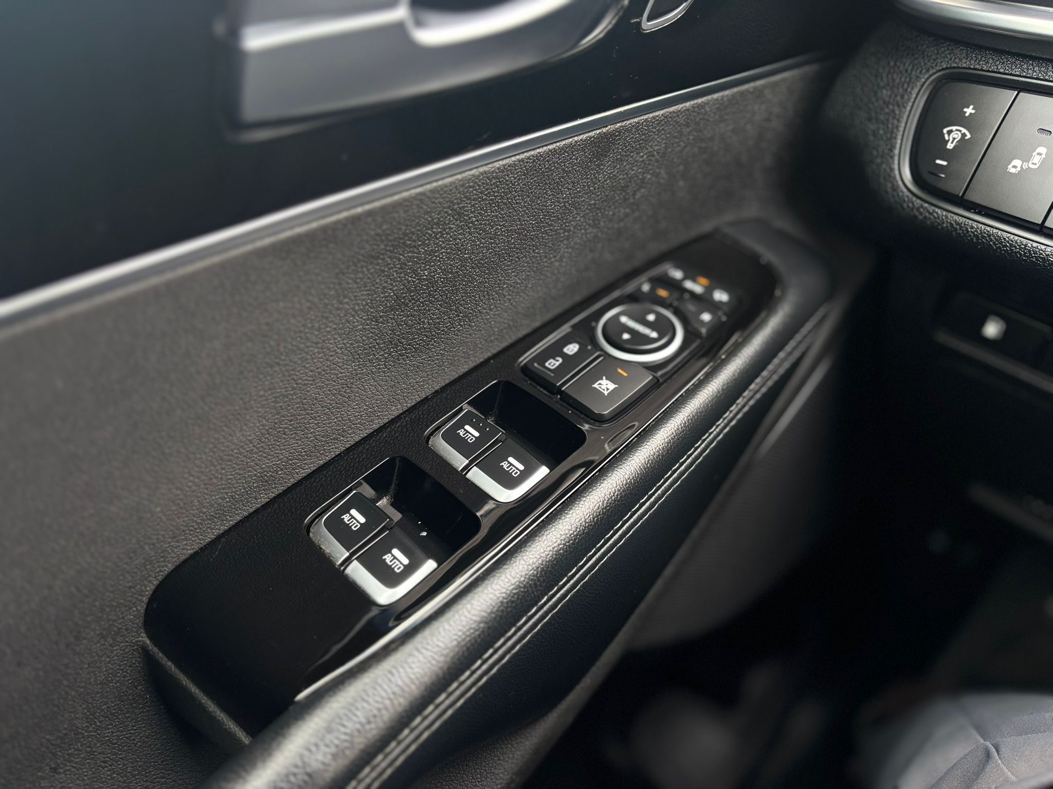 /canwestautoinc/2018-Kia-Sorento-32489843150526565.jpg