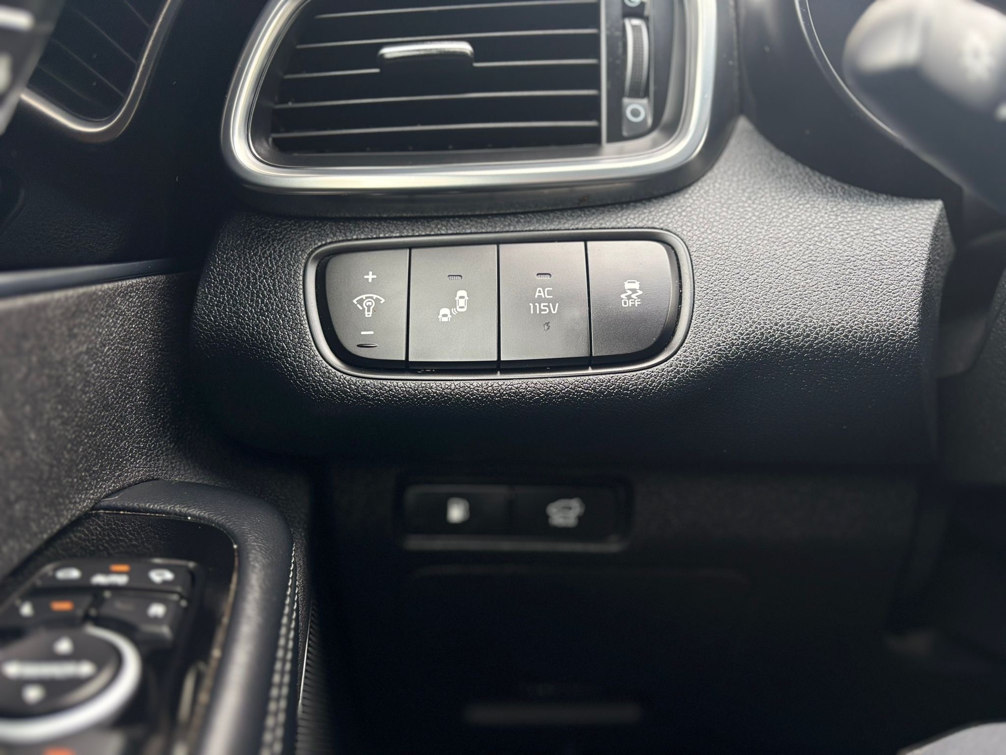 /canwestautoinc/2018-Kia-Sorento-33584534831424073.jpg