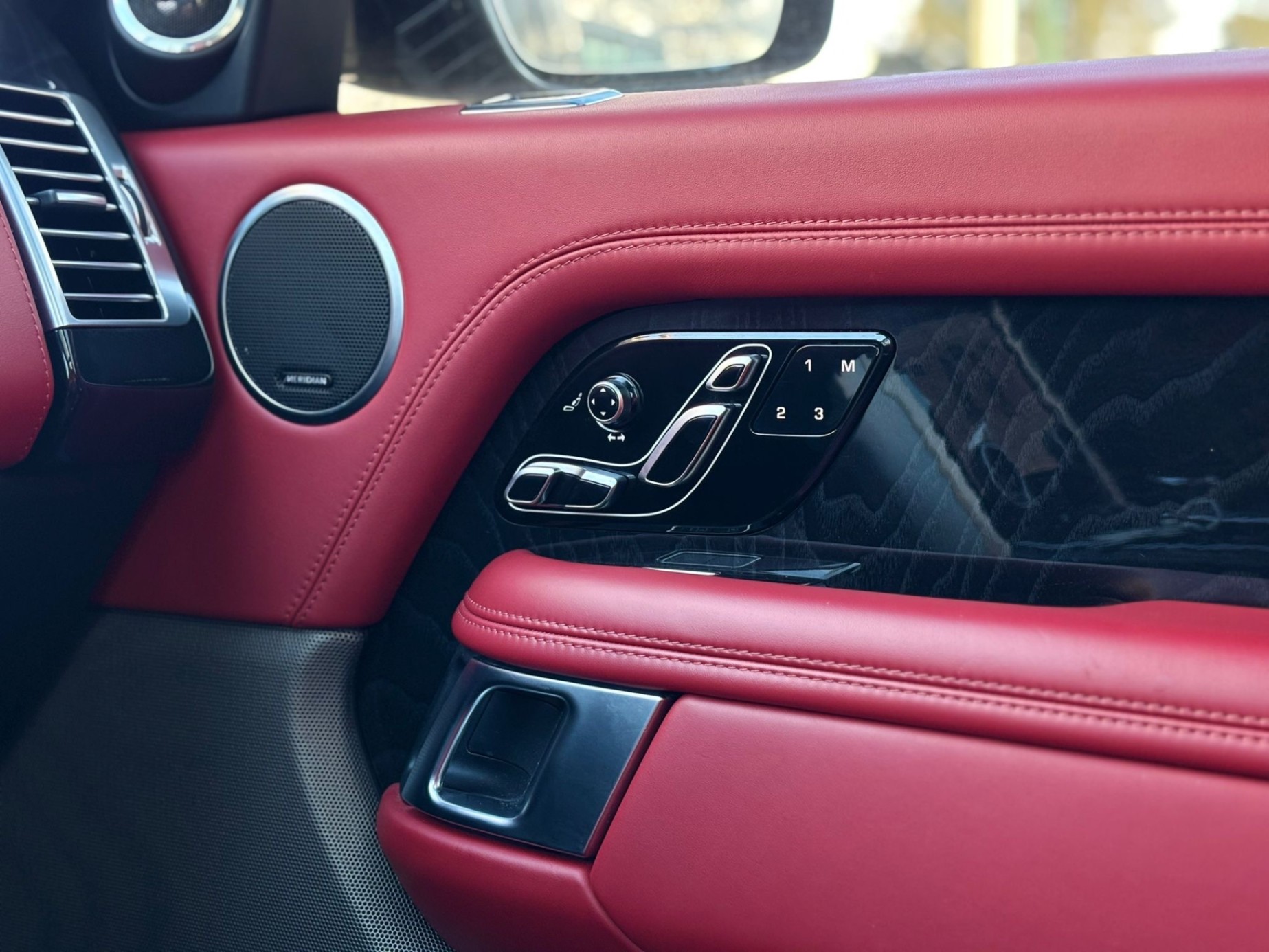 /canwestautoinc/2018-LandRover-RangeRover-32924667983128164.jpg