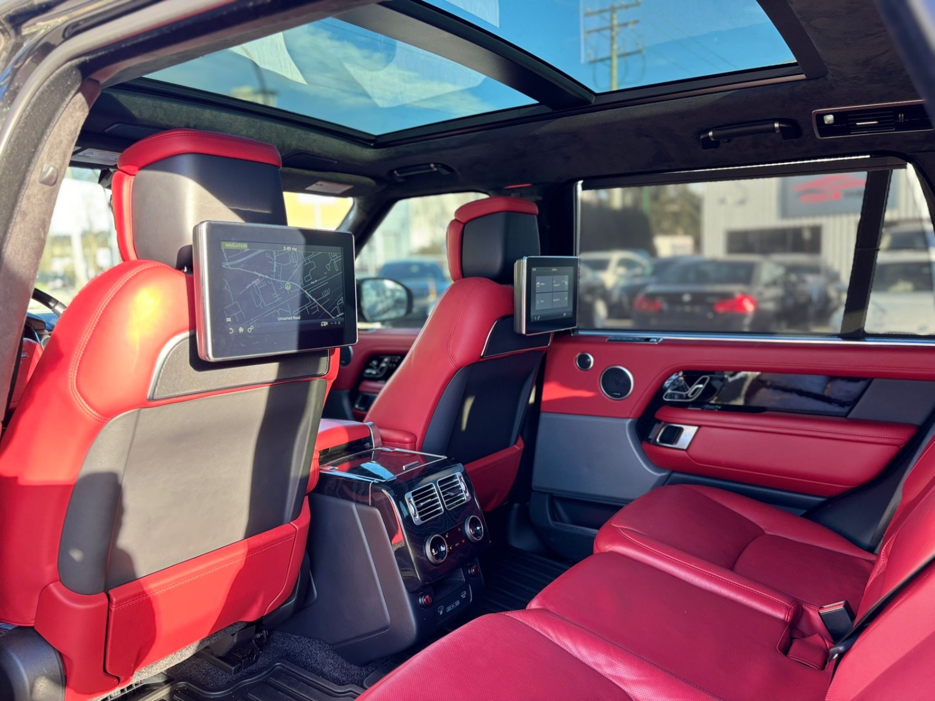 /canwestautoinc/2018-LandRover-RangeRover-42666303195667155.jpg