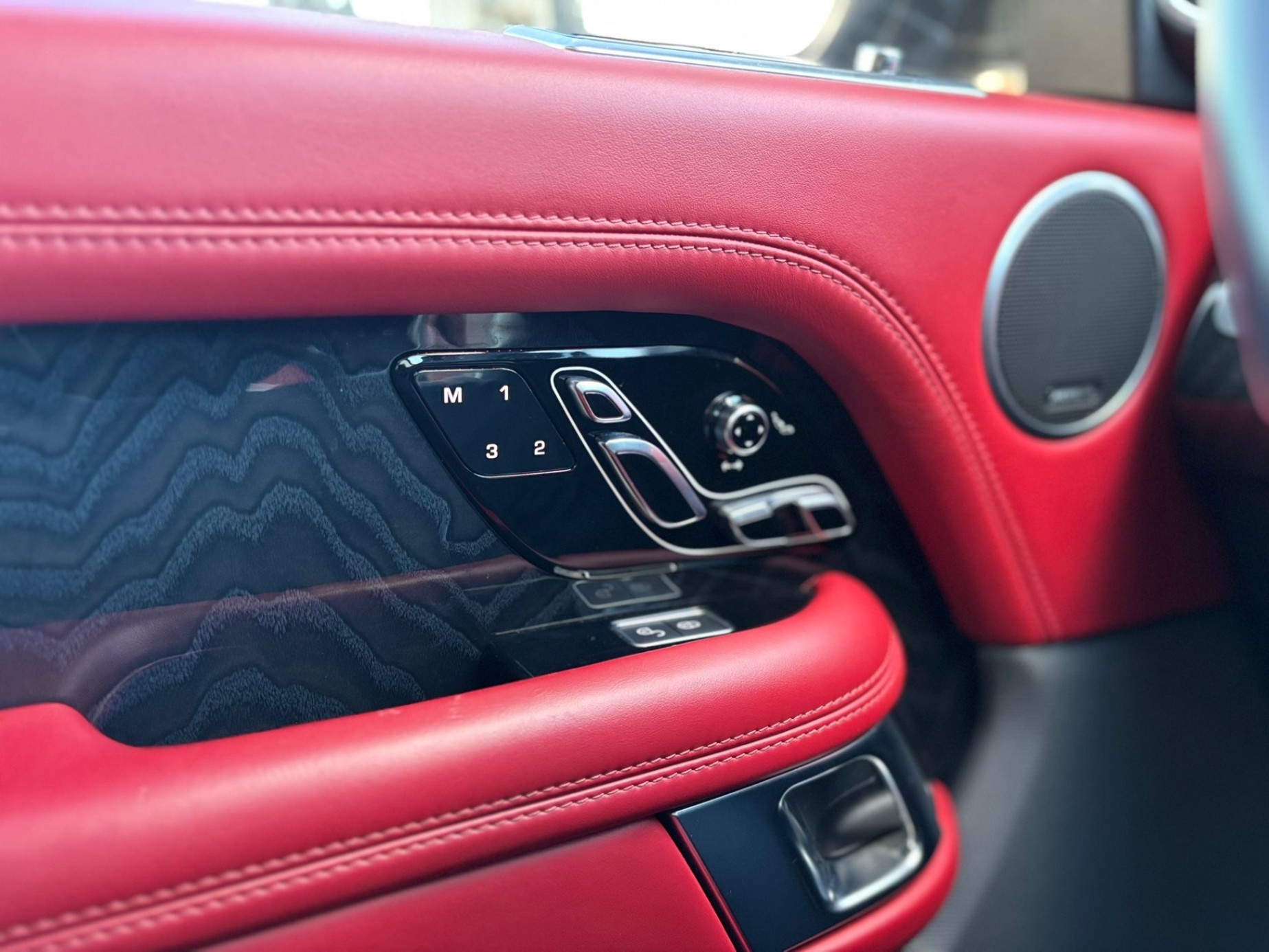 /canwestautoinc/2018-LandRover-RangeRover-5362340794639533.jpg