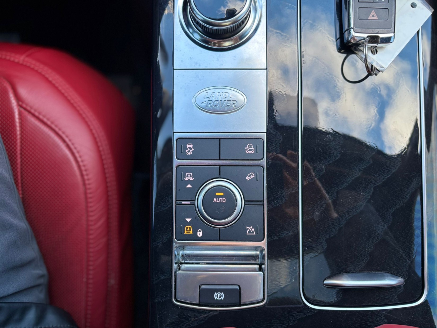 /canwestautoinc/2018-LandRover-RangeRover-5369232595090738.jpg