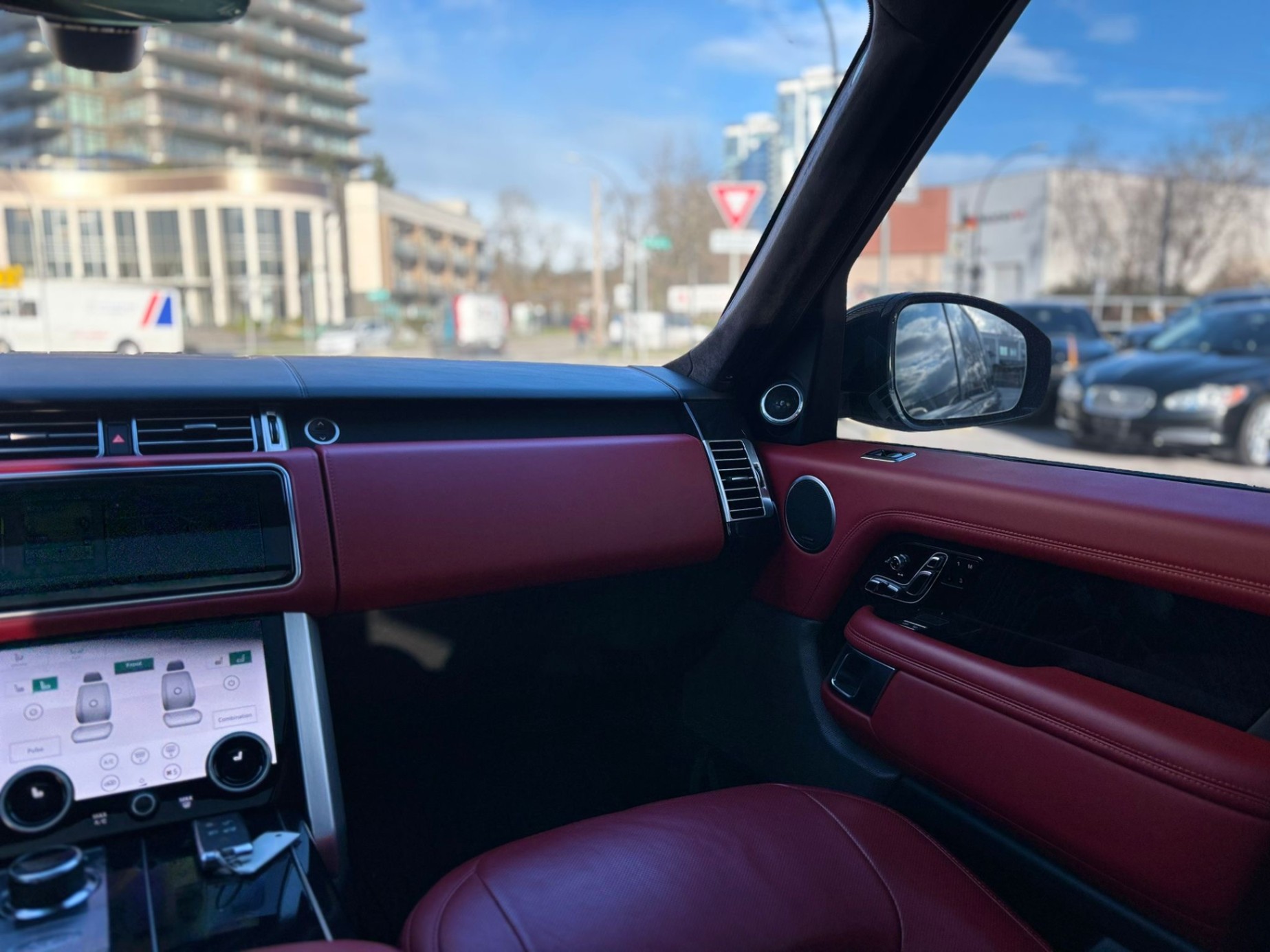 /canwestautoinc/2018-LandRover-RangeRover-7587480358699024.jpg
