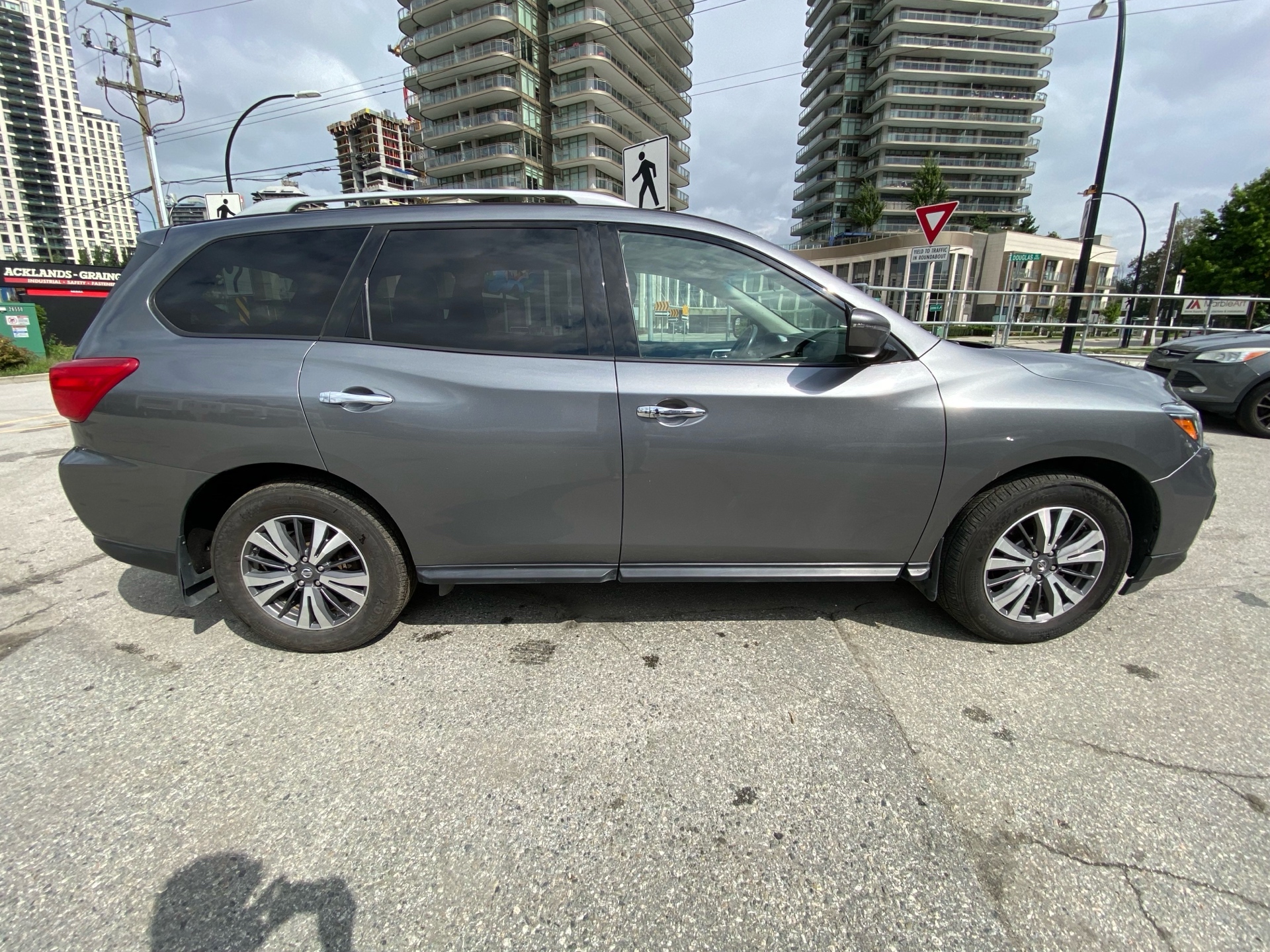 /canwestautoinc/2018-Nissan-Pathfinder-25376632136662325.jpg