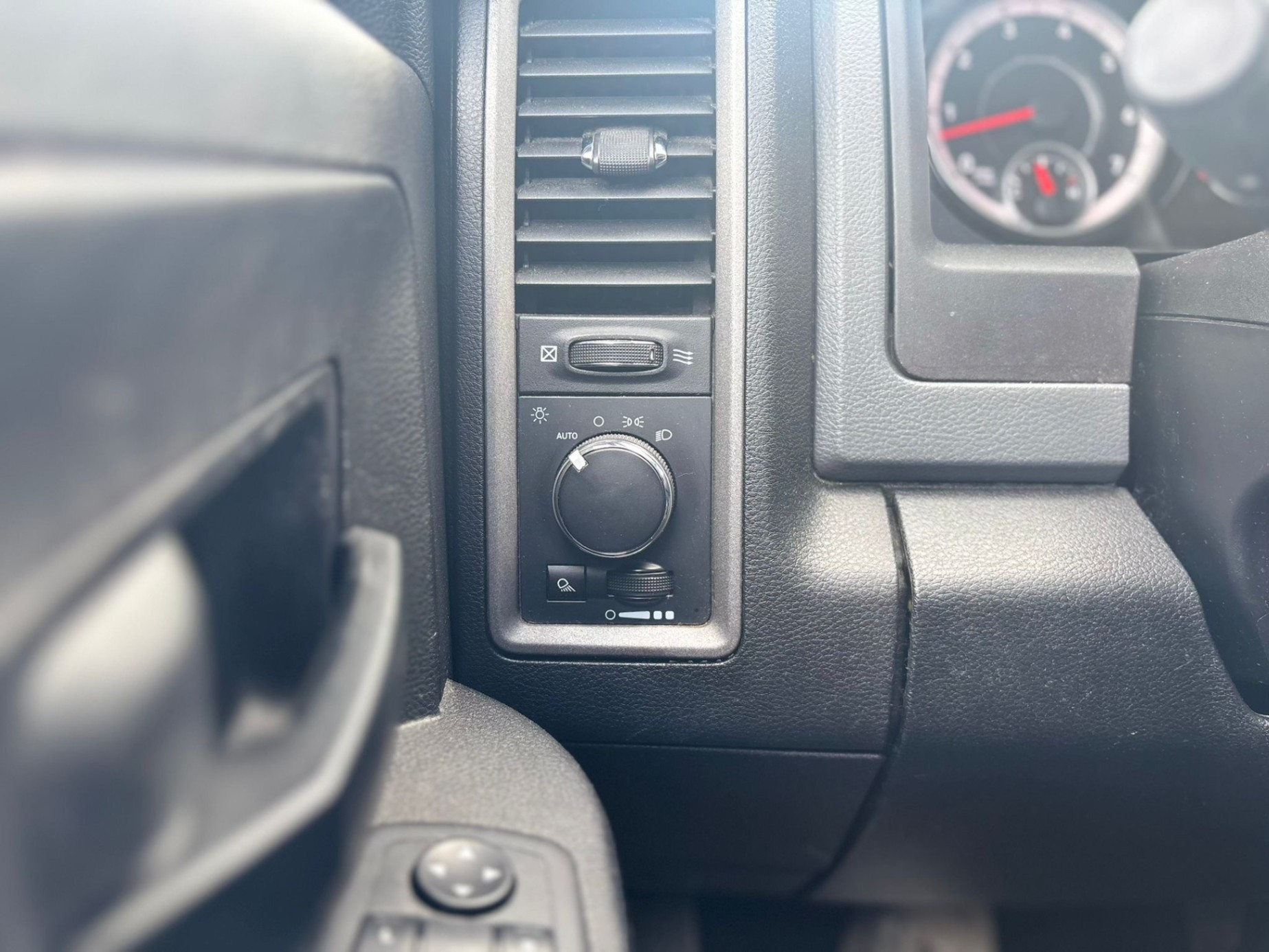 /canwestautoinc/2018-Ram-1500-9097825641278696.jpg