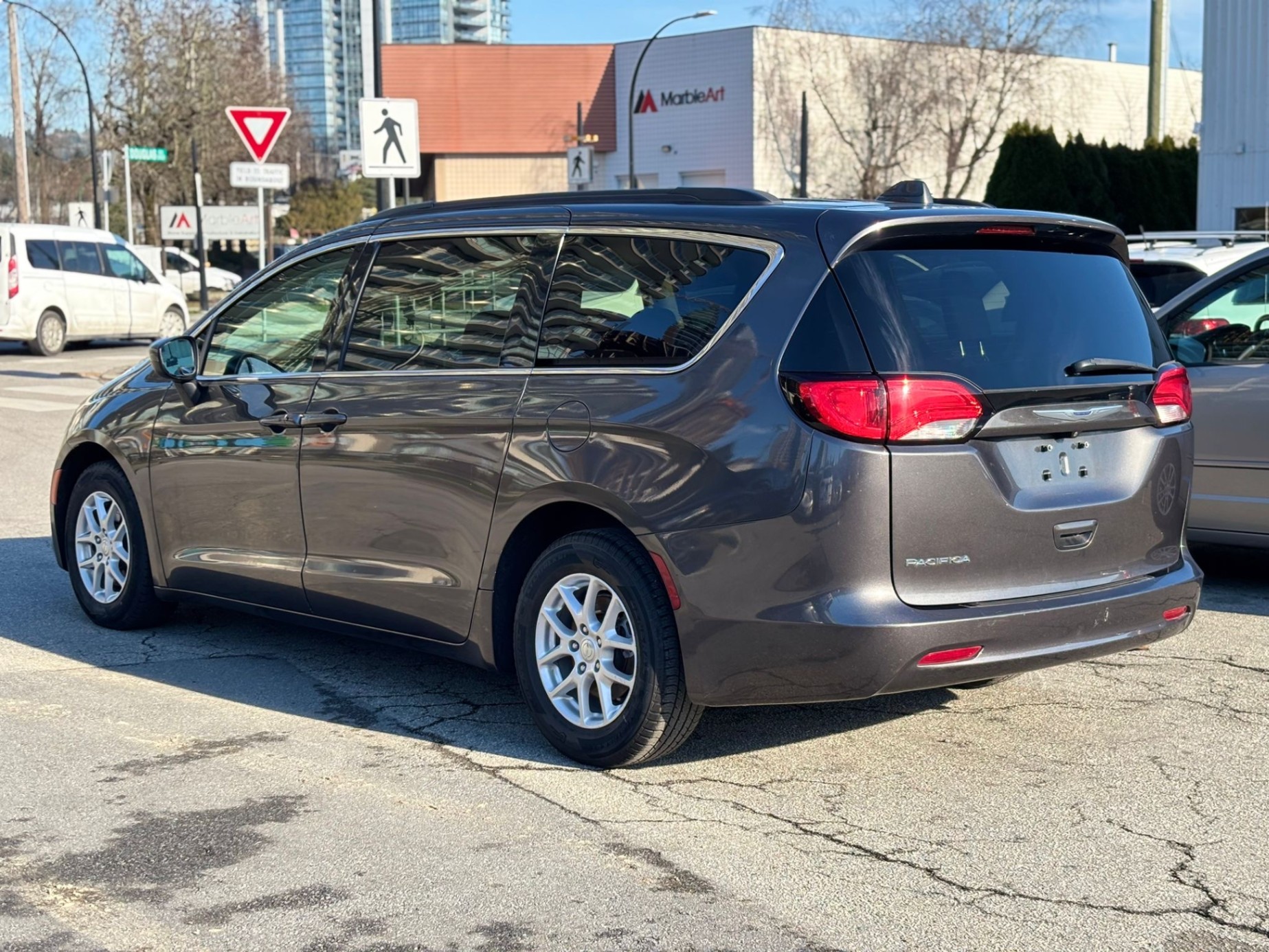 /canwestautoinc/2019-Chrysler-Pacifica-4832818213146861.jpg