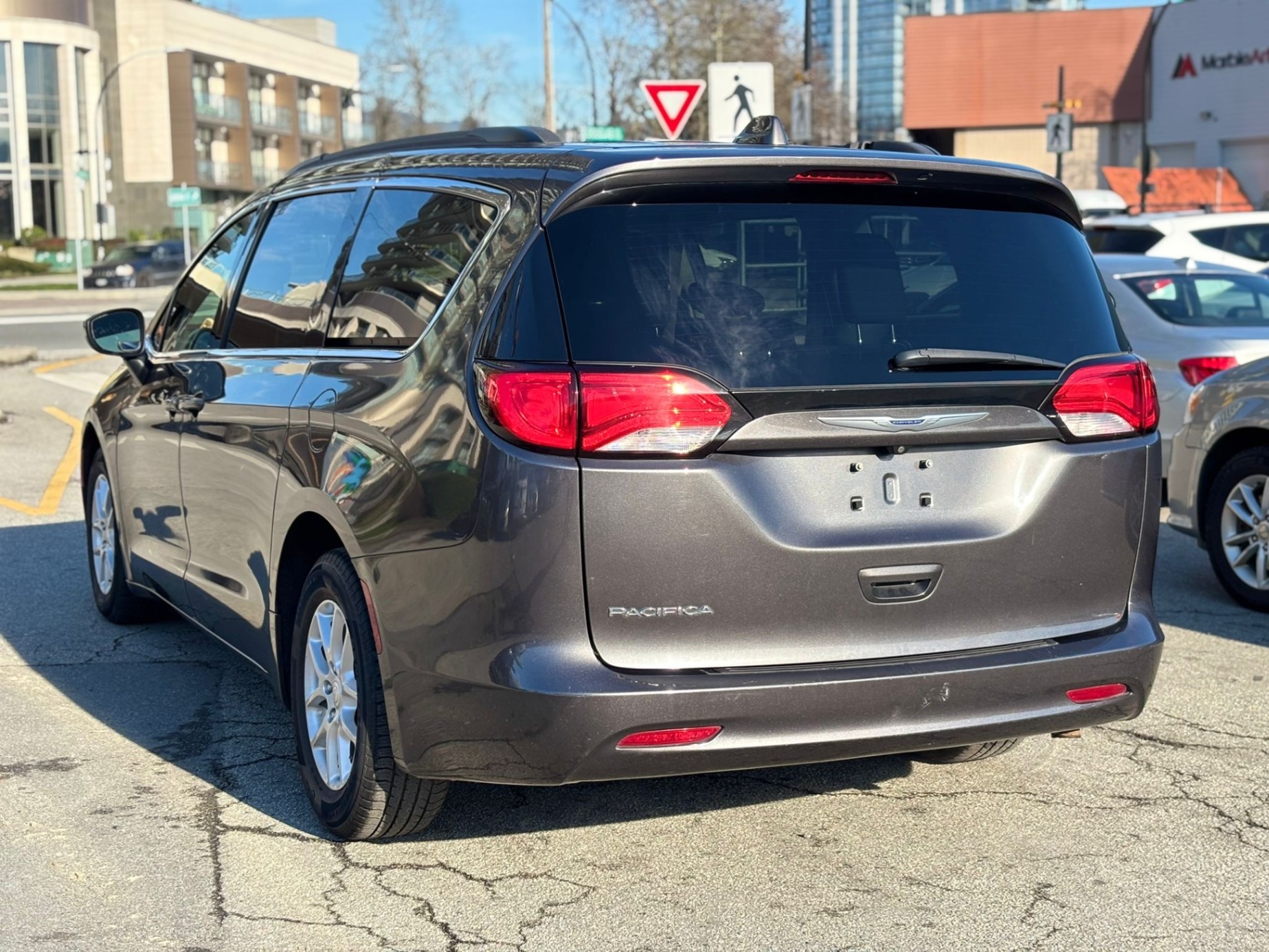 /canwestautoinc/2019-Chrysler-Pacifica-6908270162556942.jpg