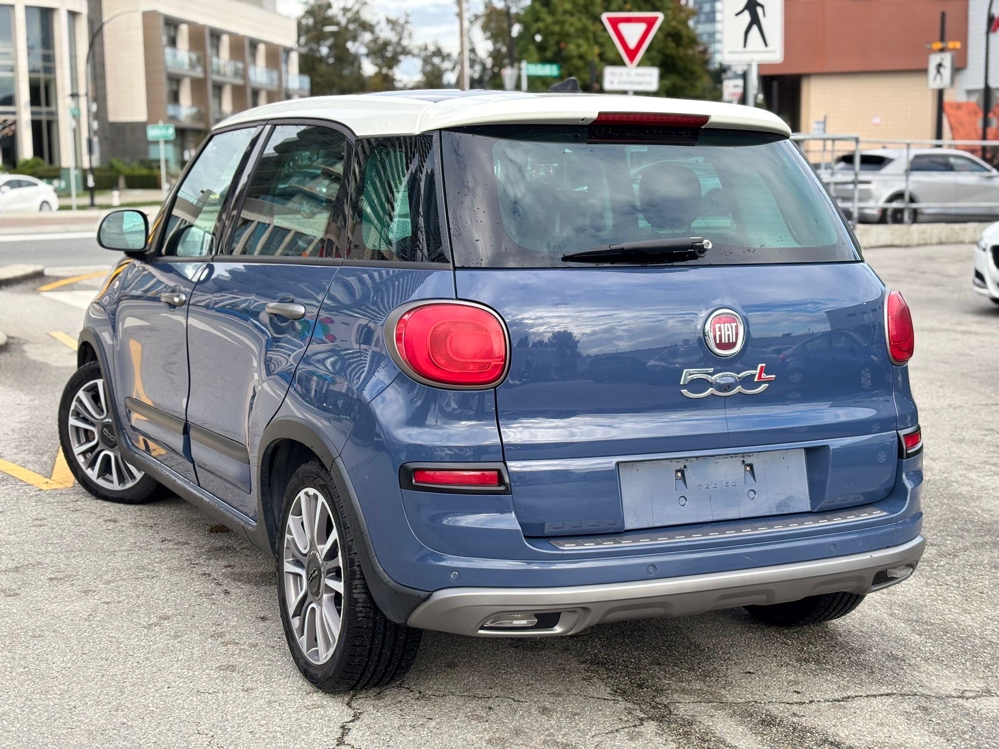 /canwestautoinc/2019-FIAT-500L-39988068319409353.jpg