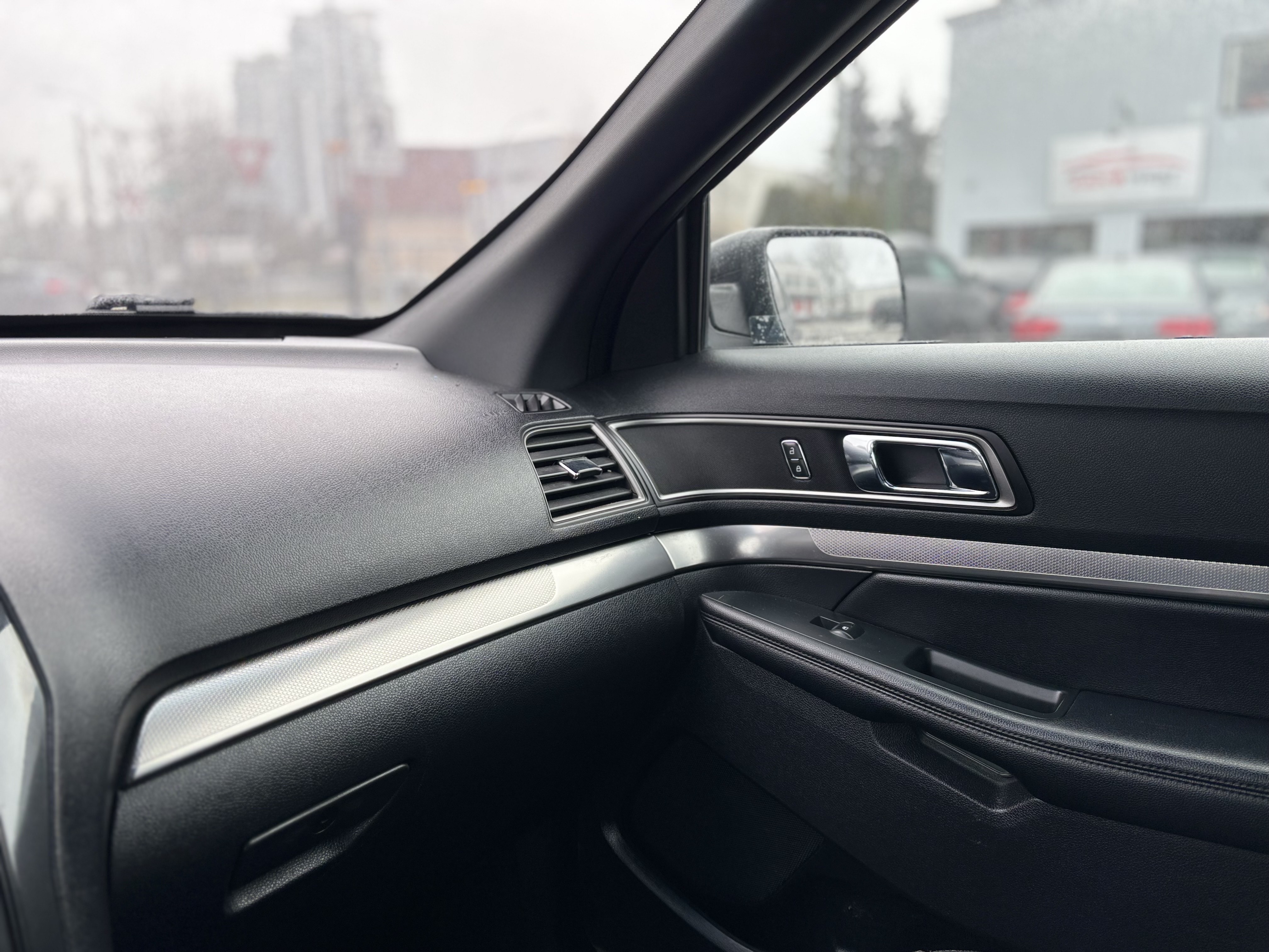 /canwestautoinc/2019-Ford-Explorer-07861428953068228.jpg
