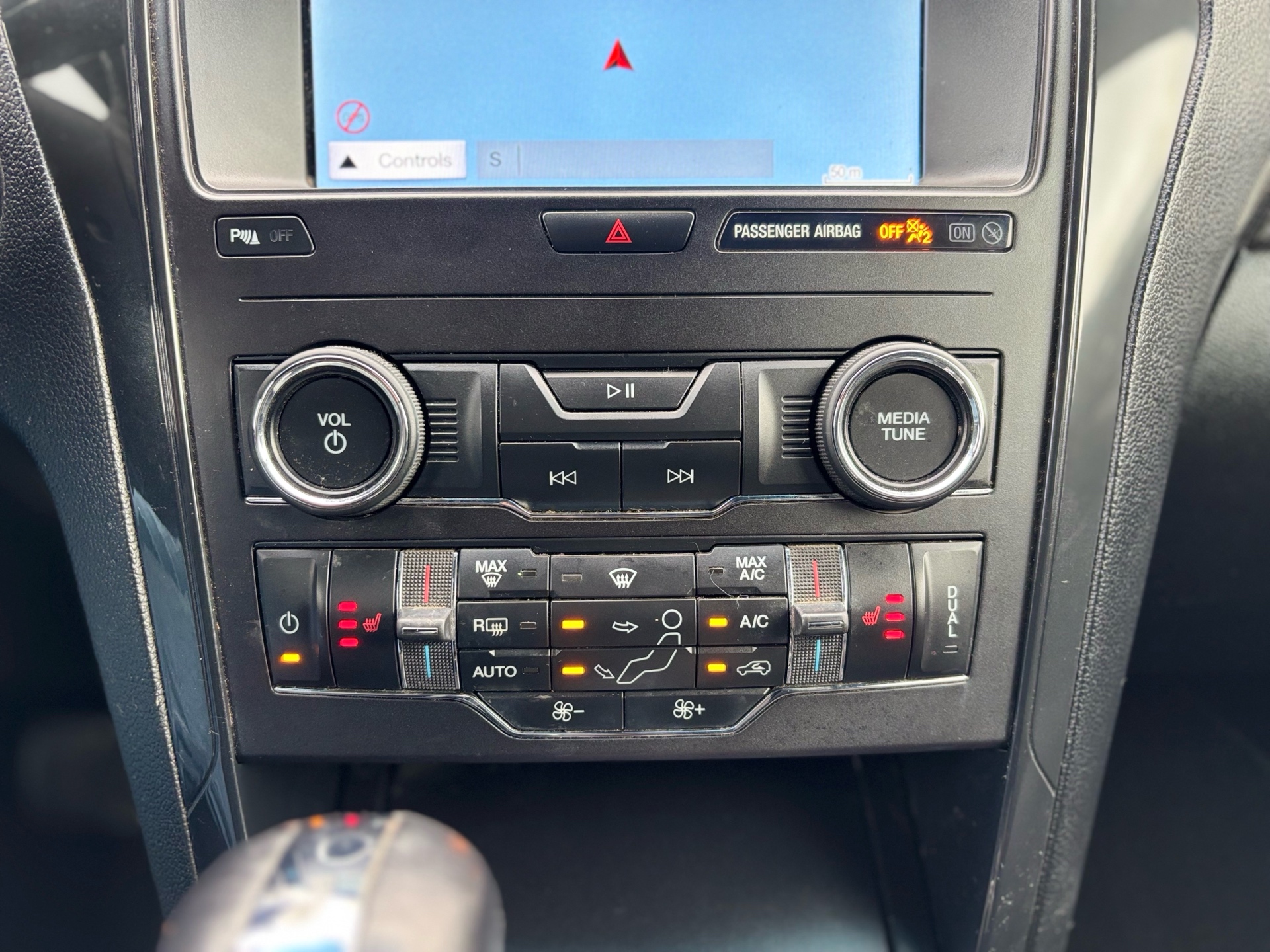 /canwestautoinc/2019-Ford-Explorer-20481300945454928.jpg