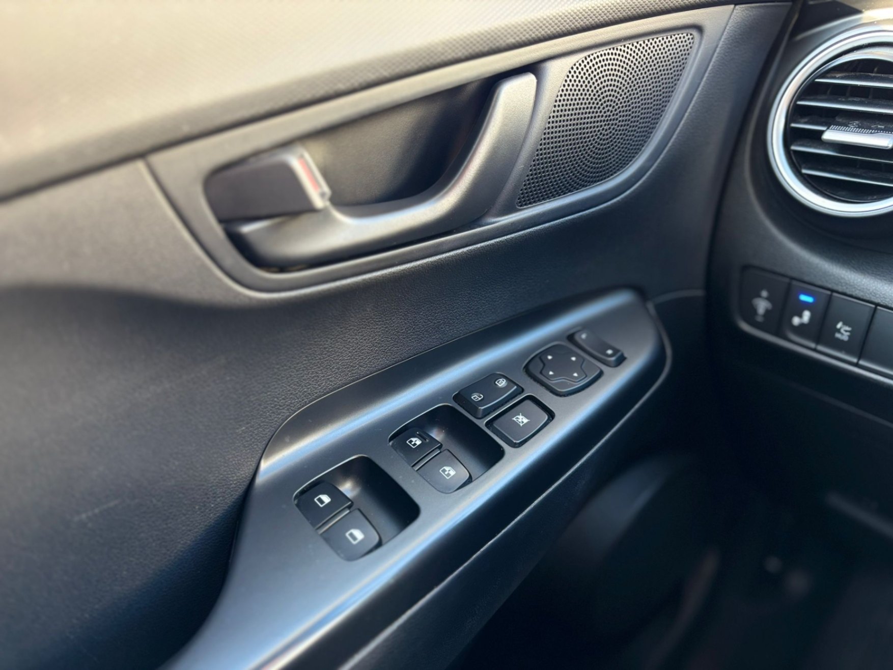 /canwestautoinc/2019-Hyundai-Kona-6664678203721586.jpg