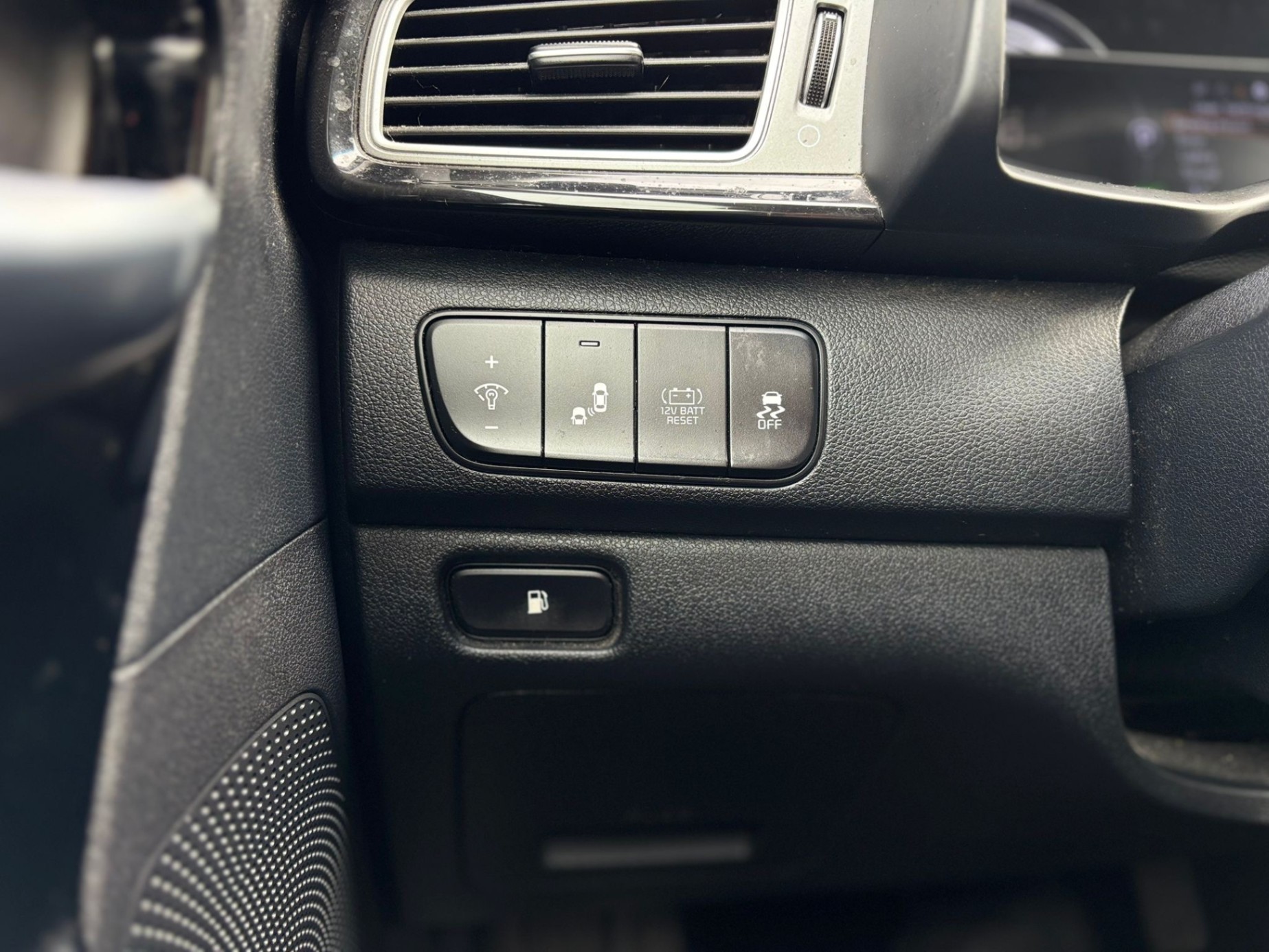 /canwestautoinc/2019-Kia-Niro-6856089525441831.jpg