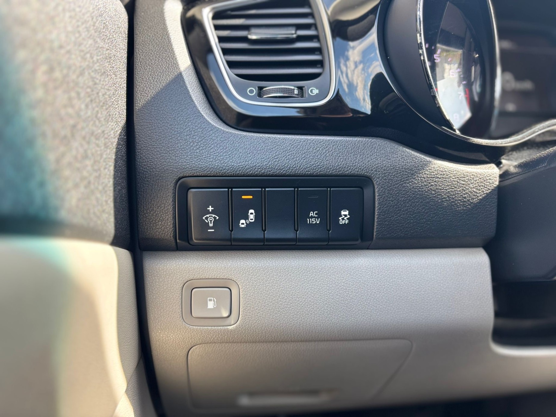 /canwestautoinc/2019-Kia-Sedona-03019604098562101.jpg