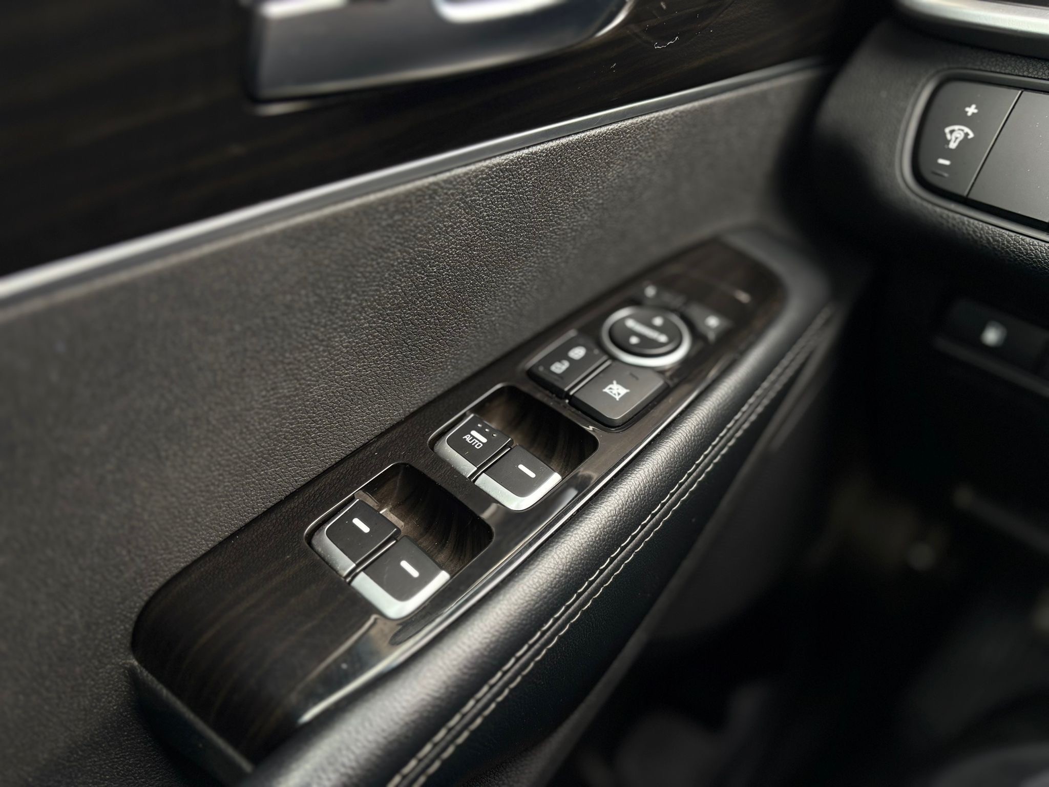 /canwestautoinc/2019-Kia-Sorento-5120607452325387.jpg