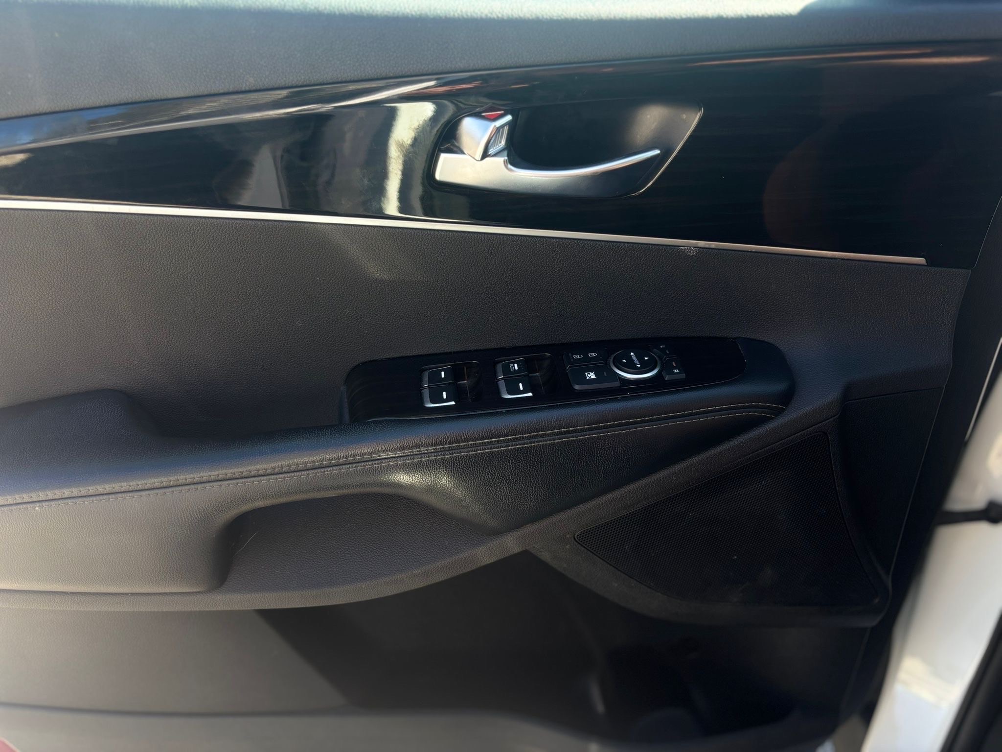 /canwestautoinc/2019-Kia-Sorento-7613627625392219.jpg