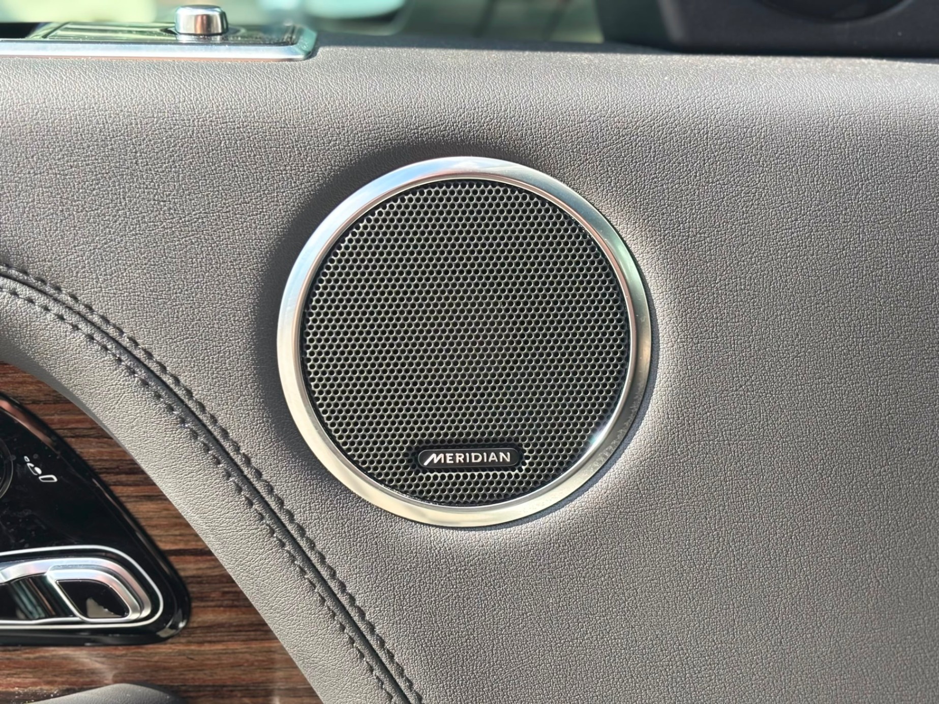 /canwestautoinc/2019-LandRover-RangeRover-18459003343940195.jpg