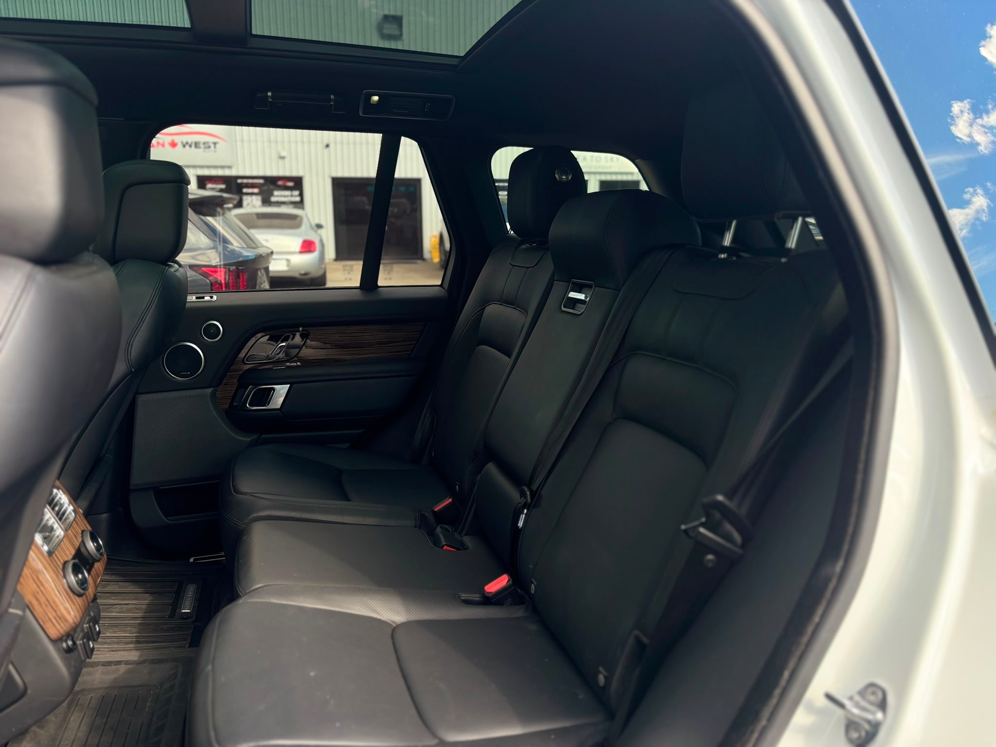 /canwestautoinc/2019-LandRover-RangeRover-482716625478379.jpg