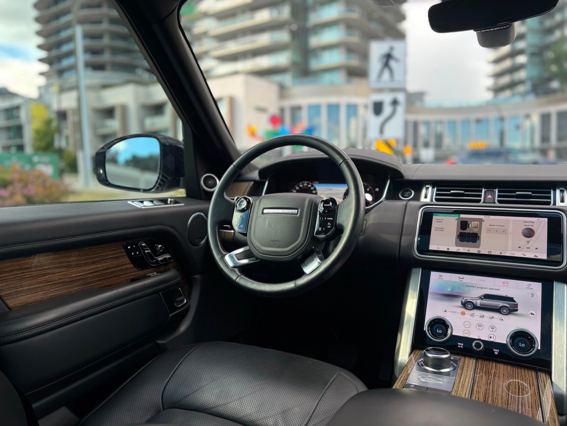 /canwestautoinc/2019-LandRover-RangeRover-49335284239658184.jpg