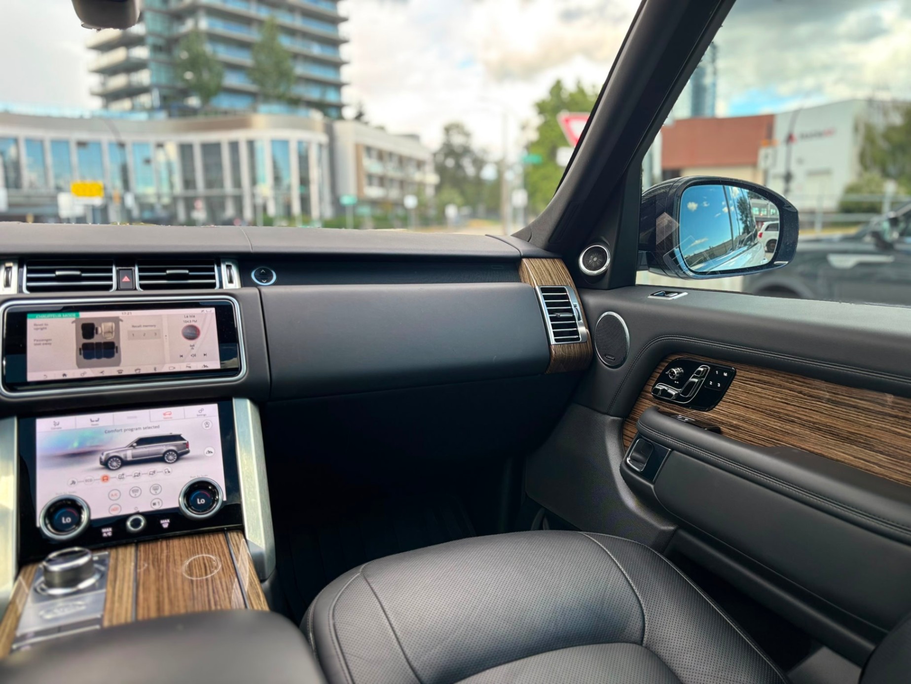 /canwestautoinc/2019-LandRover-RangeRover-509153091004513.jpg