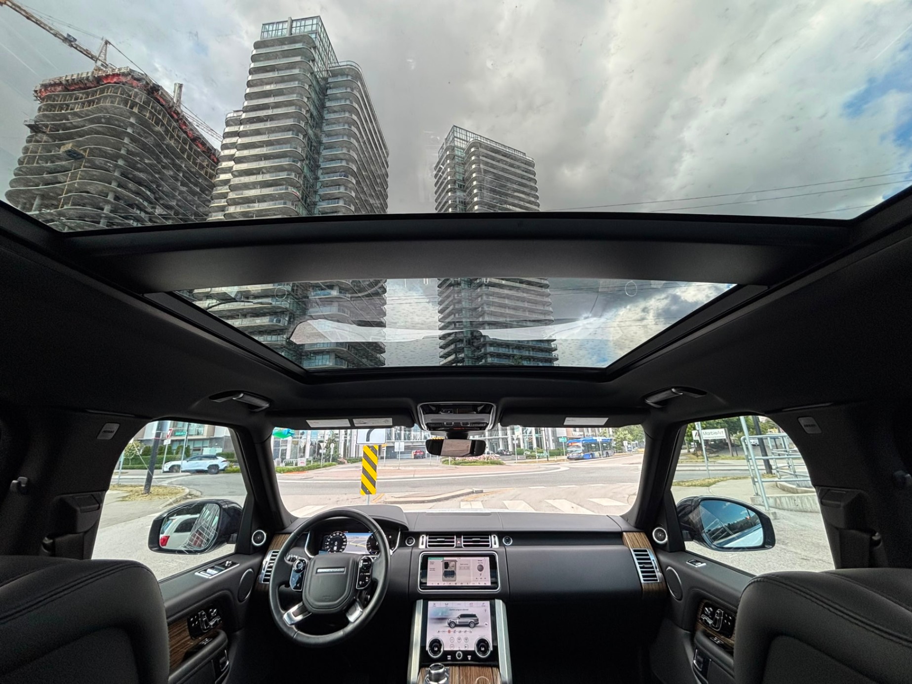 /canwestautoinc/2019-LandRover-RangeRover-9661806085679299.jpg
