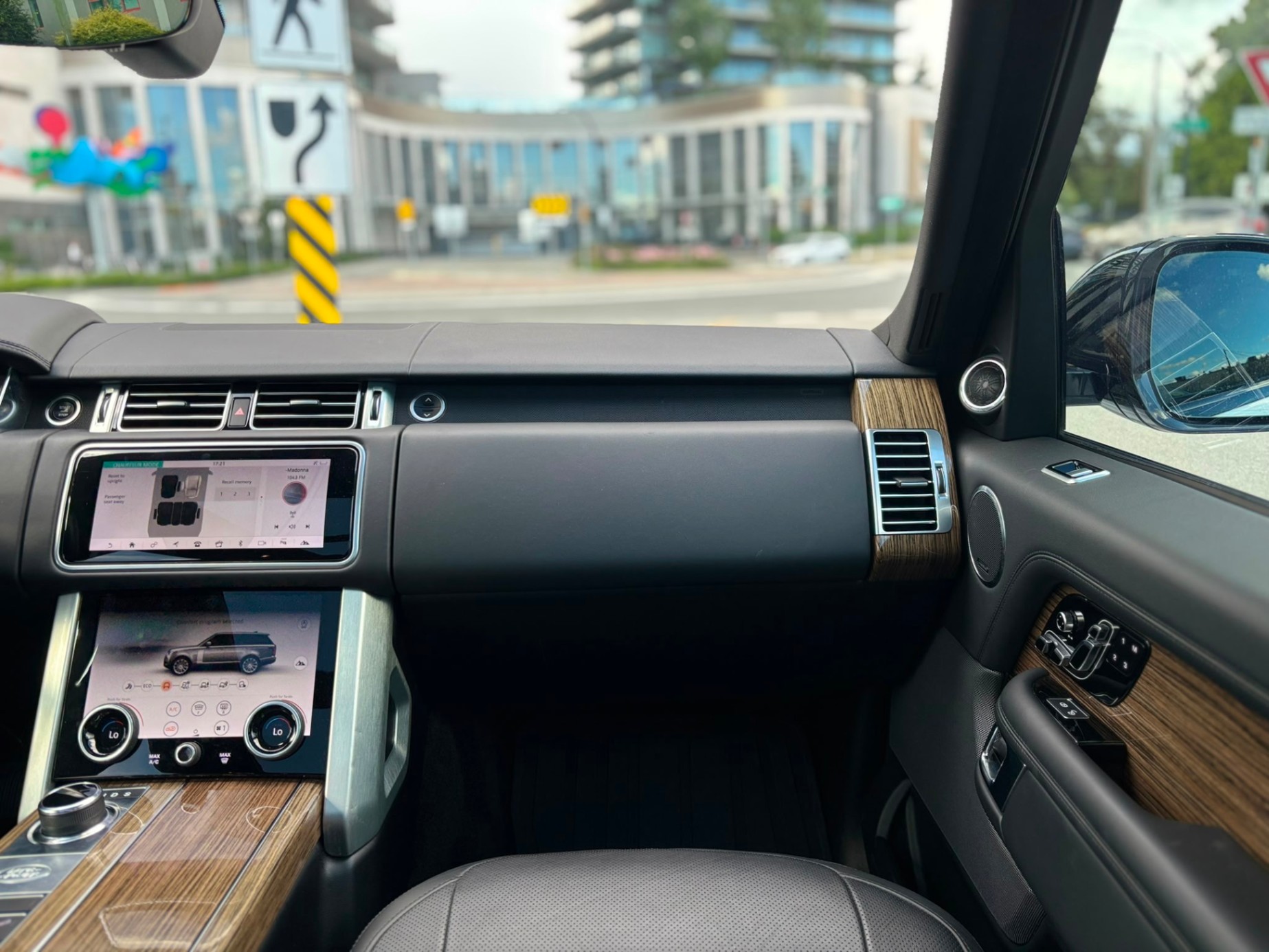 /canwestautoinc/2019-LandRover-RangeRover-9820846191822183.jpg