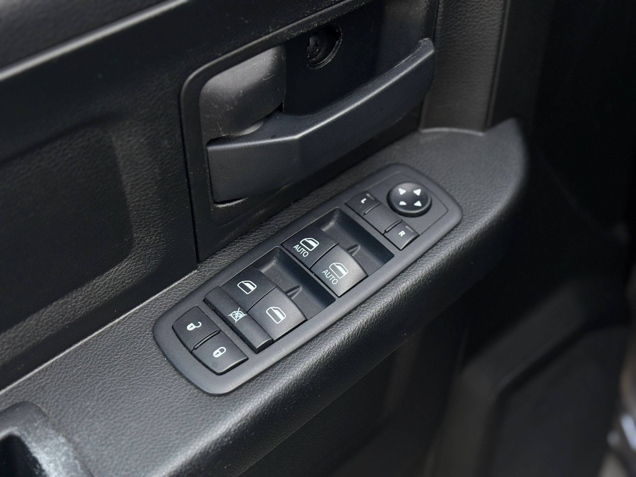 /canwestautoinc/2019-Ram-1500Classic-9866566225605085.jpg