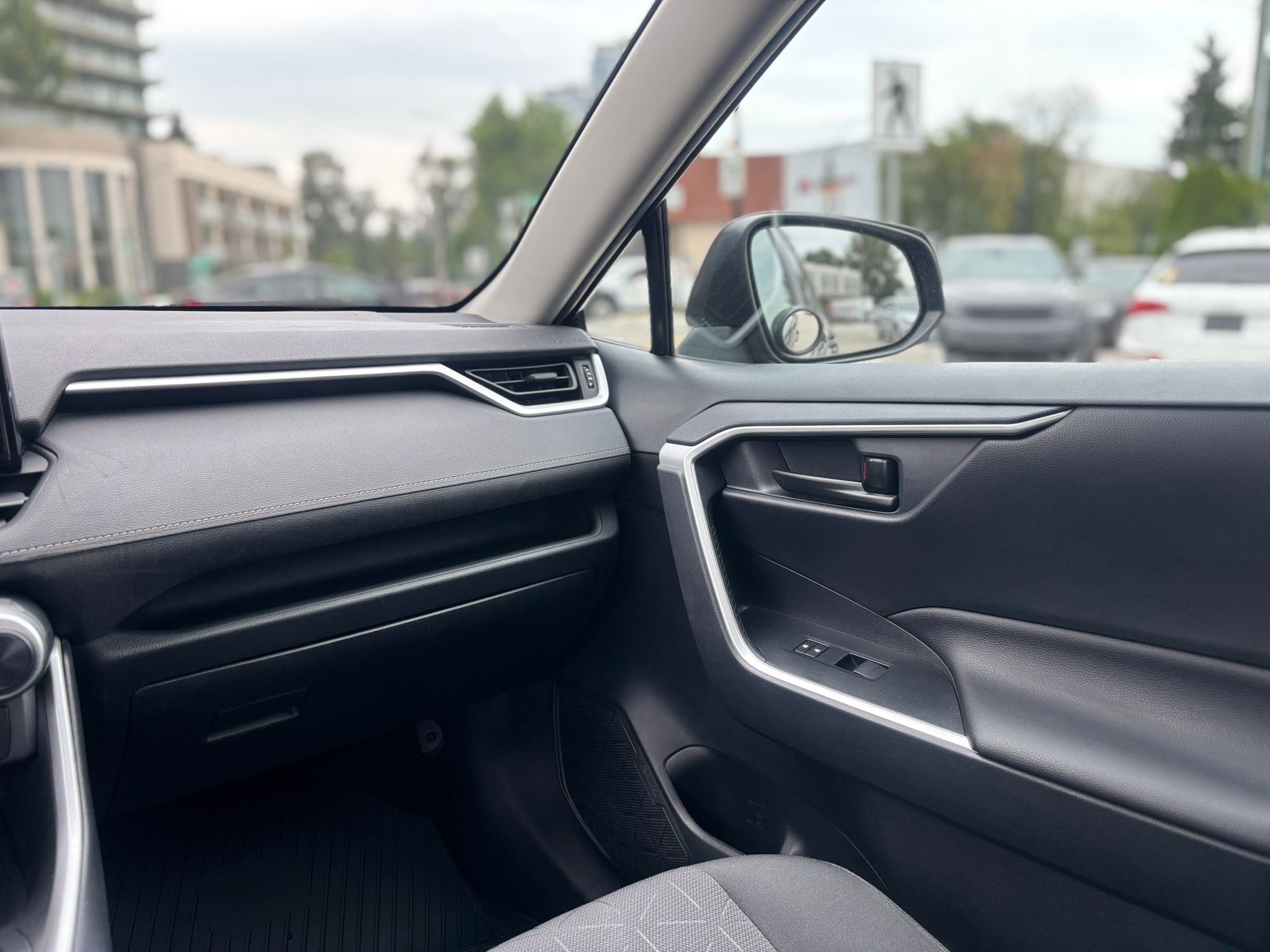 /canwestautoinc/2019-Toyota-RAV4-016138272465611614.jpg