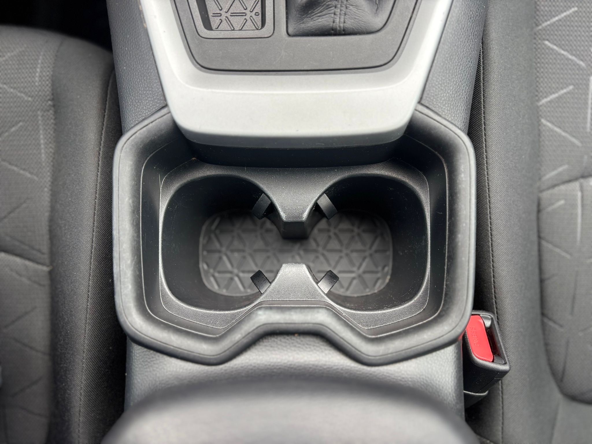 /canwestautoinc/2019-Toyota-RAV4-6013121762929012.jpg