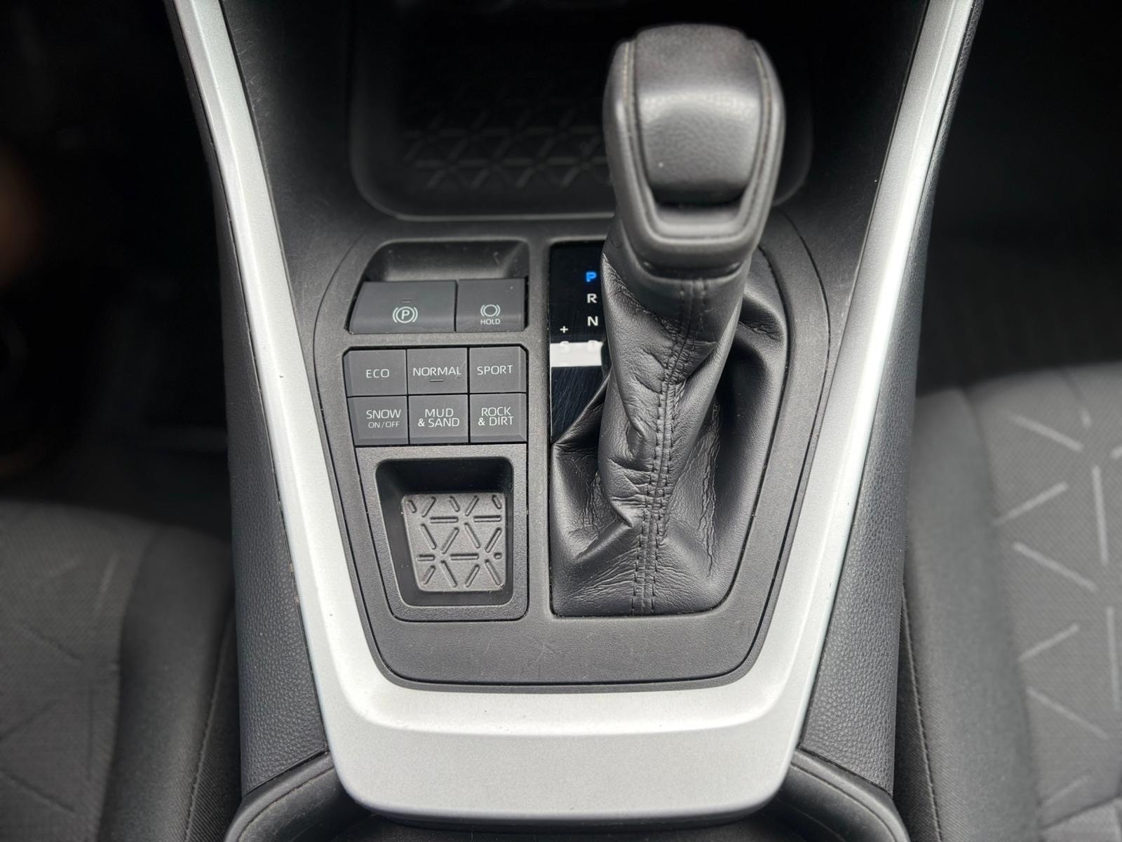 /canwestautoinc/2019-Toyota-RAV4-6442582131517232.jpg