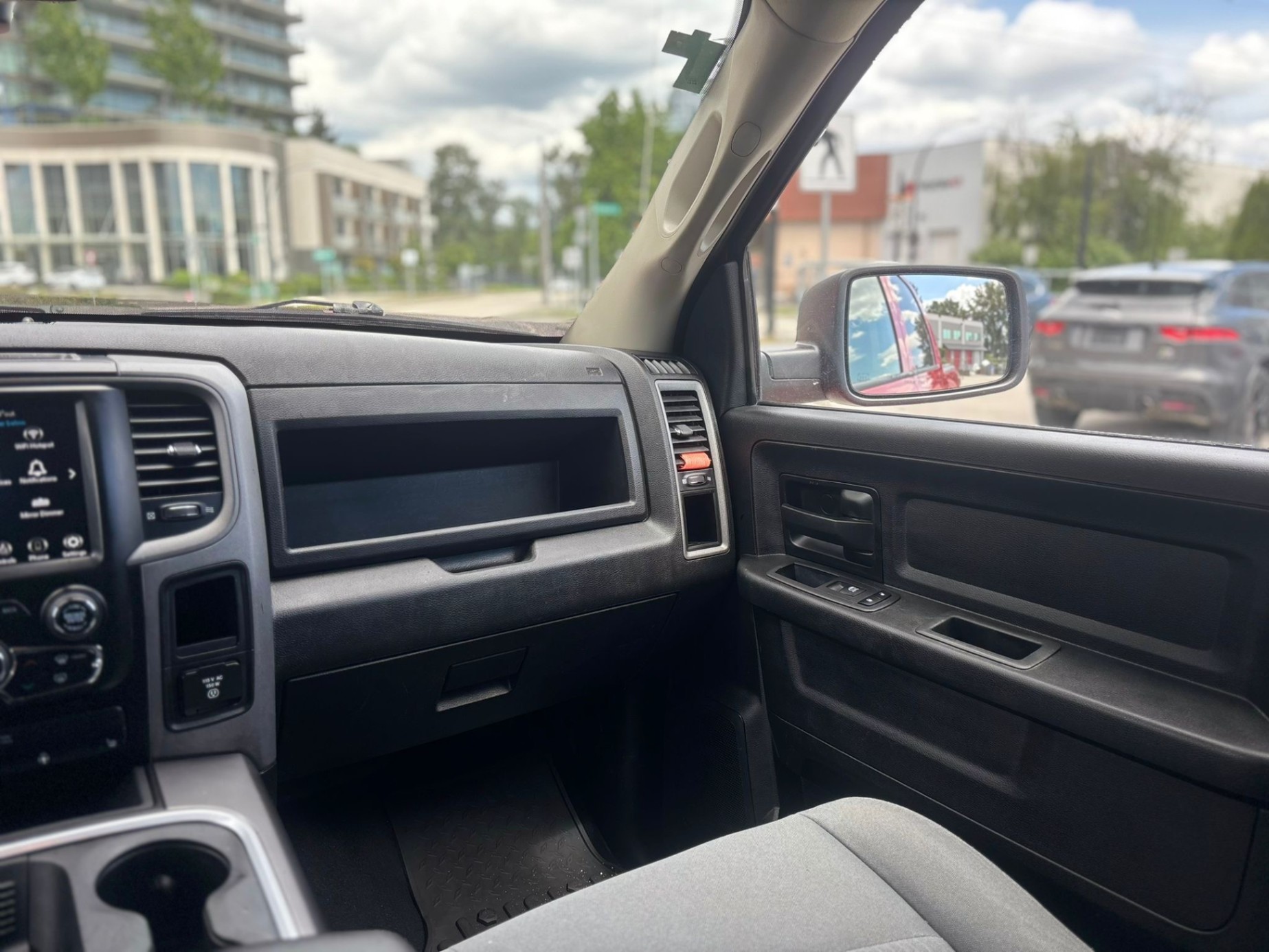 /canwestautoinc/2021-Ram-1500Classic-4759395960774113.jpg
