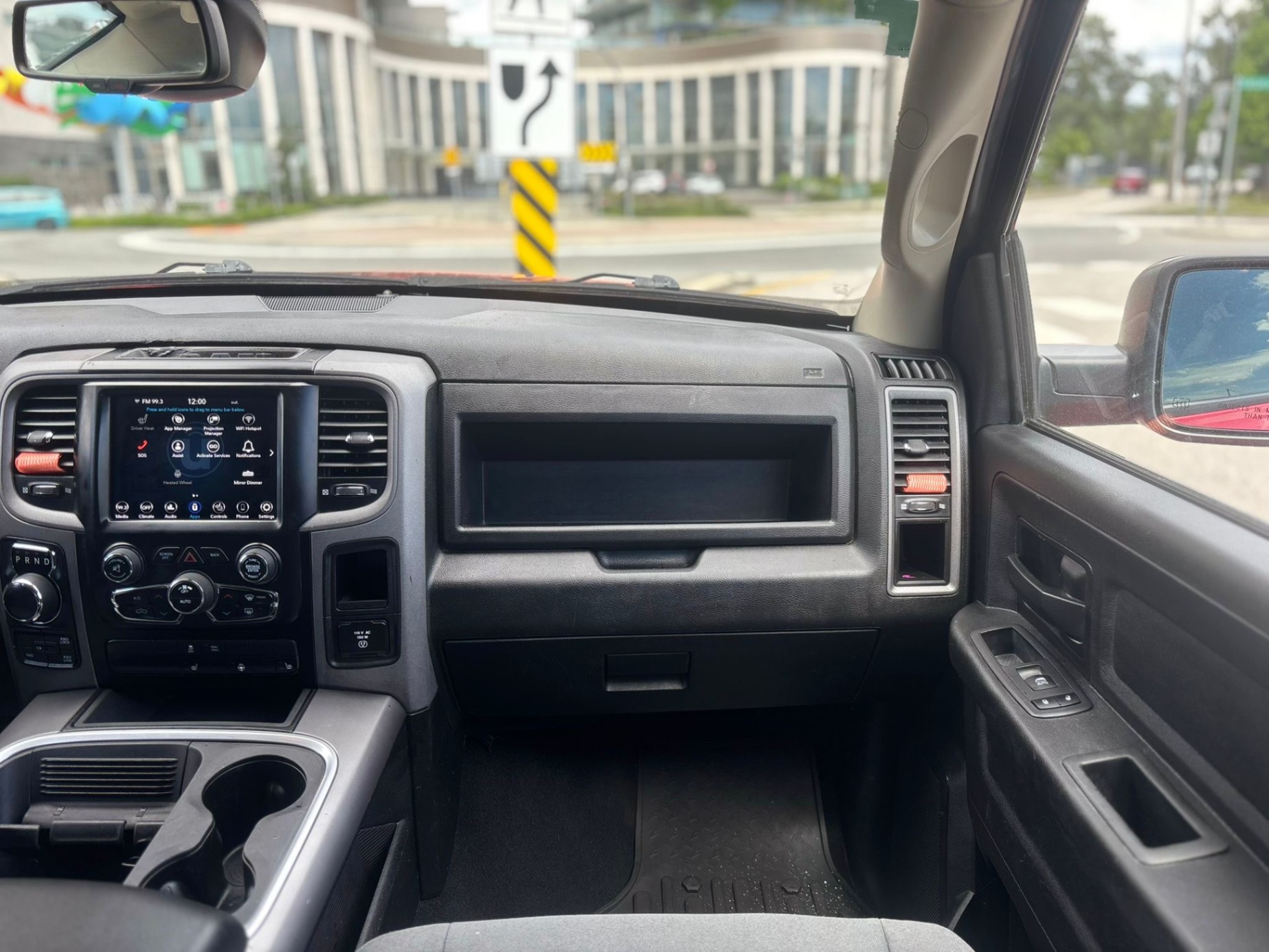 /canwestautoinc/2021-Ram-1500Classic-6049108350436452.jpg