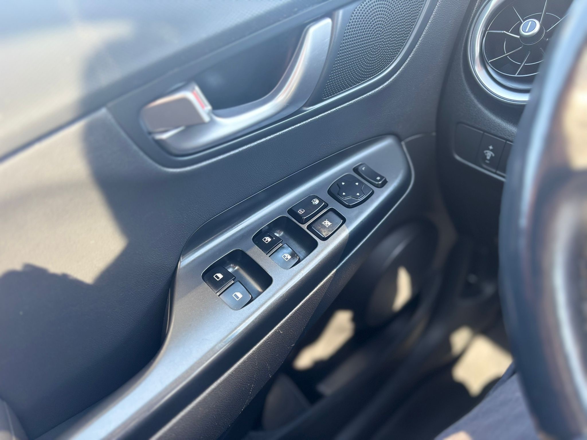 /canwestautoinc/2022-Hyundai-Kona-29729240911935095.jpg